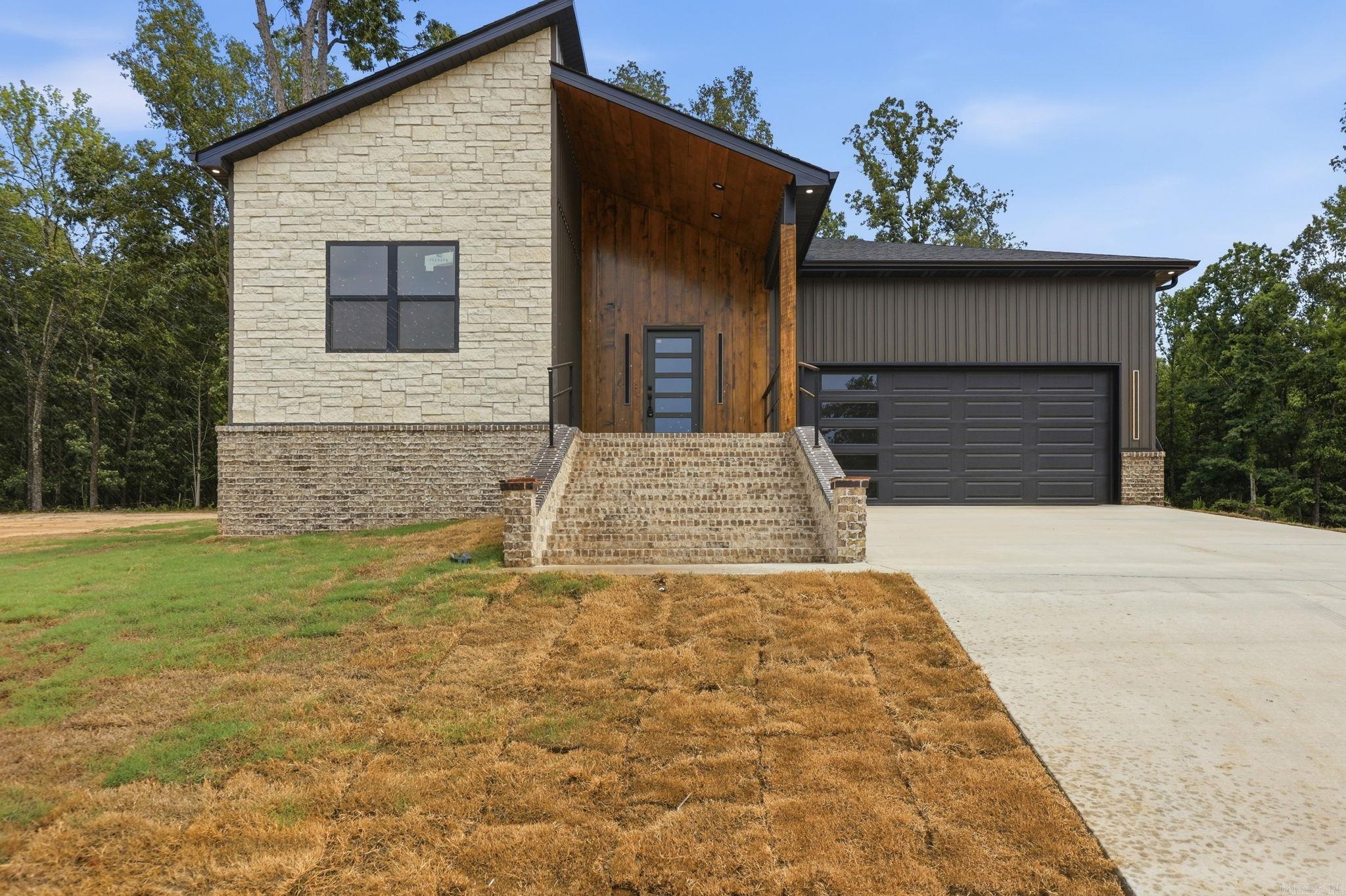 1052 Stagecoach Blvd Property Photo 1