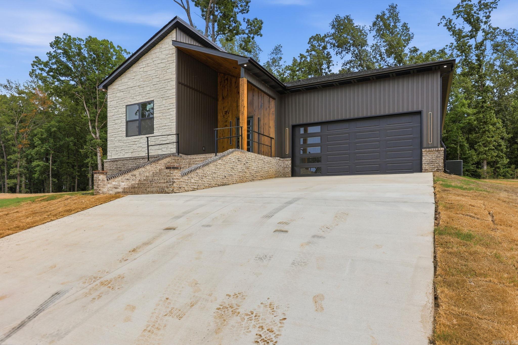 1052 Stagecoach Blvd Property Photo 3
