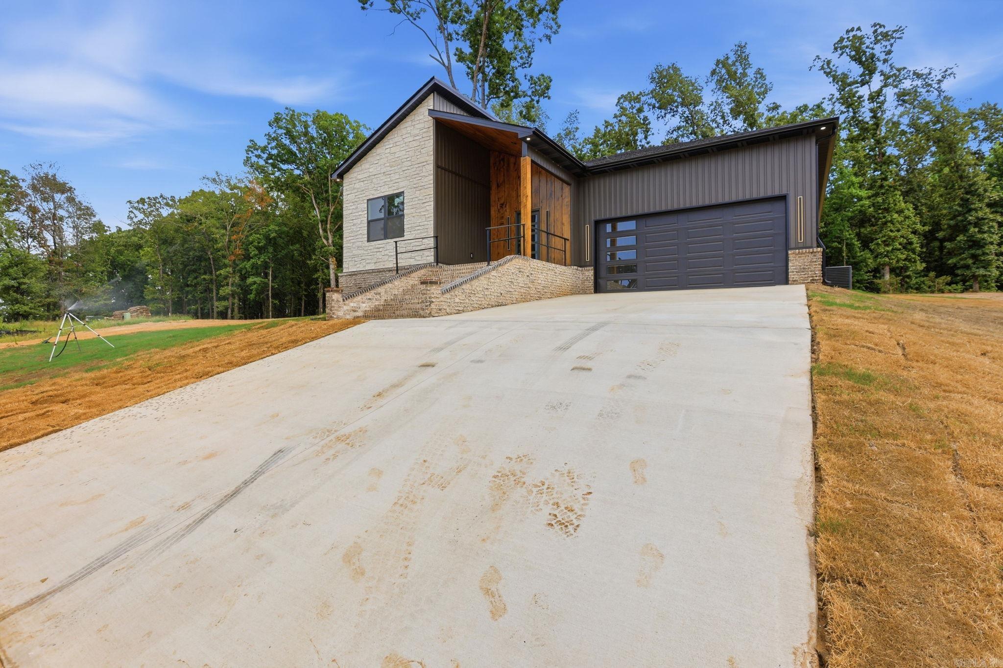 1052 Stagecoach Blvd Property Photo 4