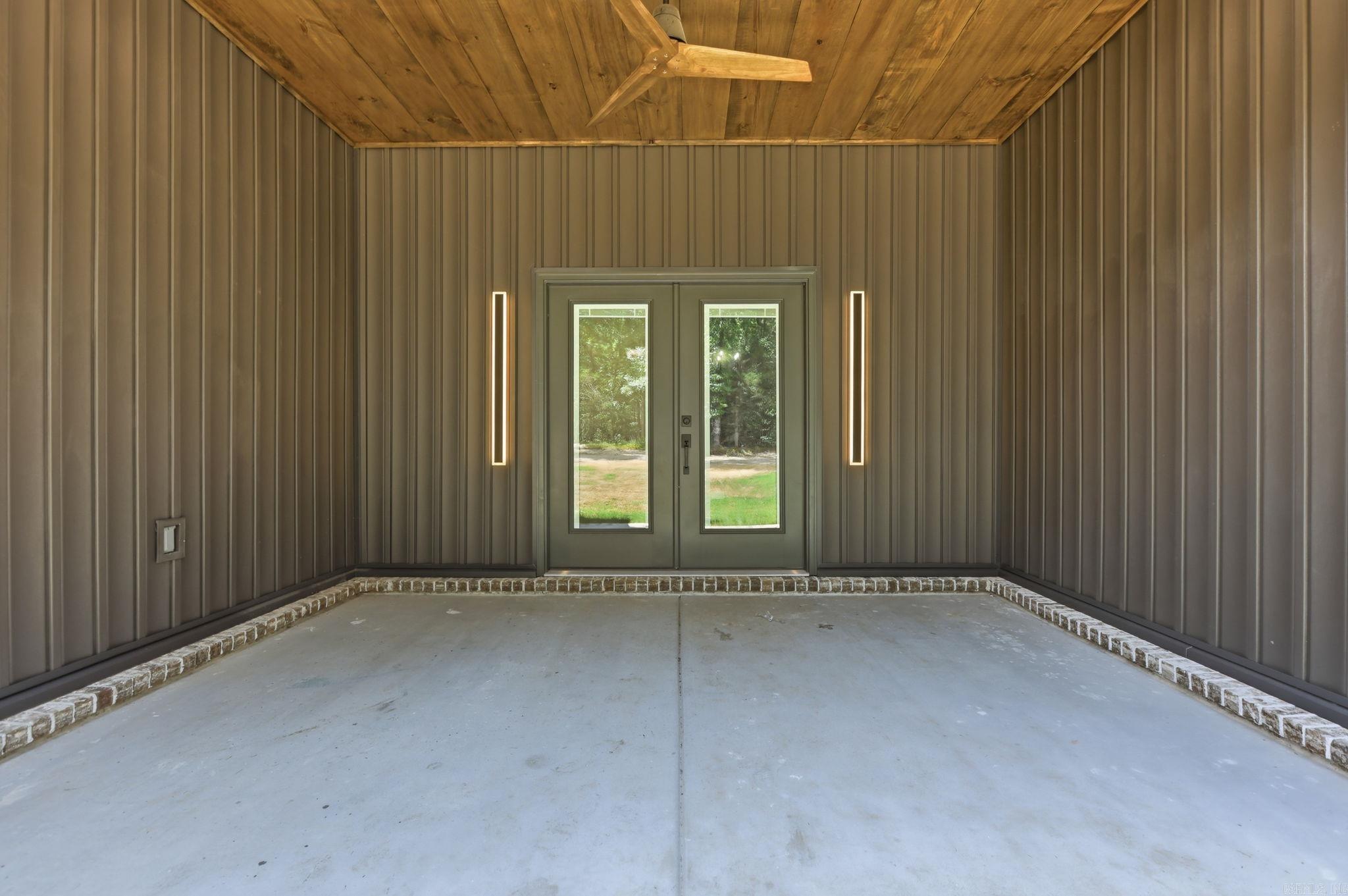 1052 Stagecoach Blvd Property Photo 7