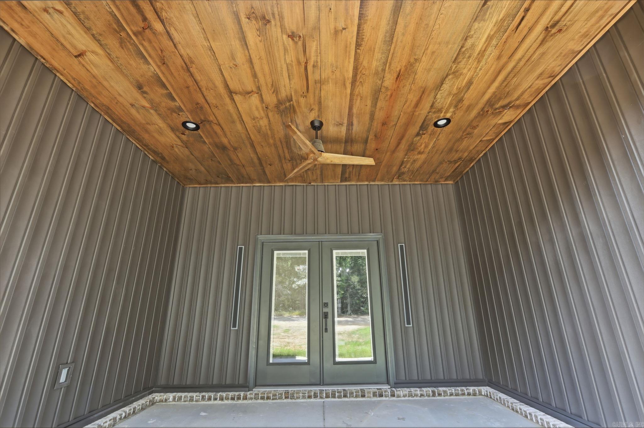 1052 Stagecoach Blvd Property Photo 8