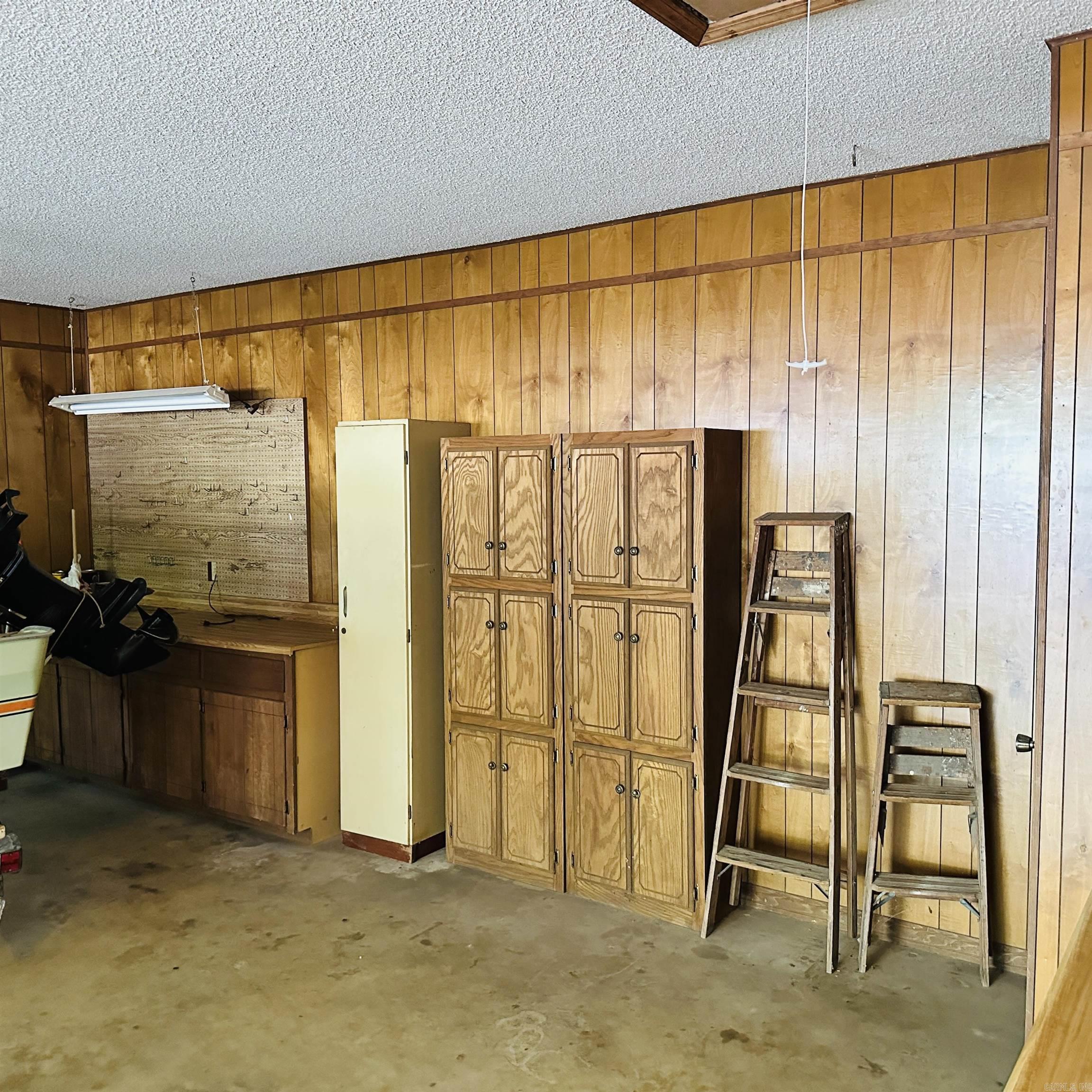 2011 Shady Lane Property Photo 9