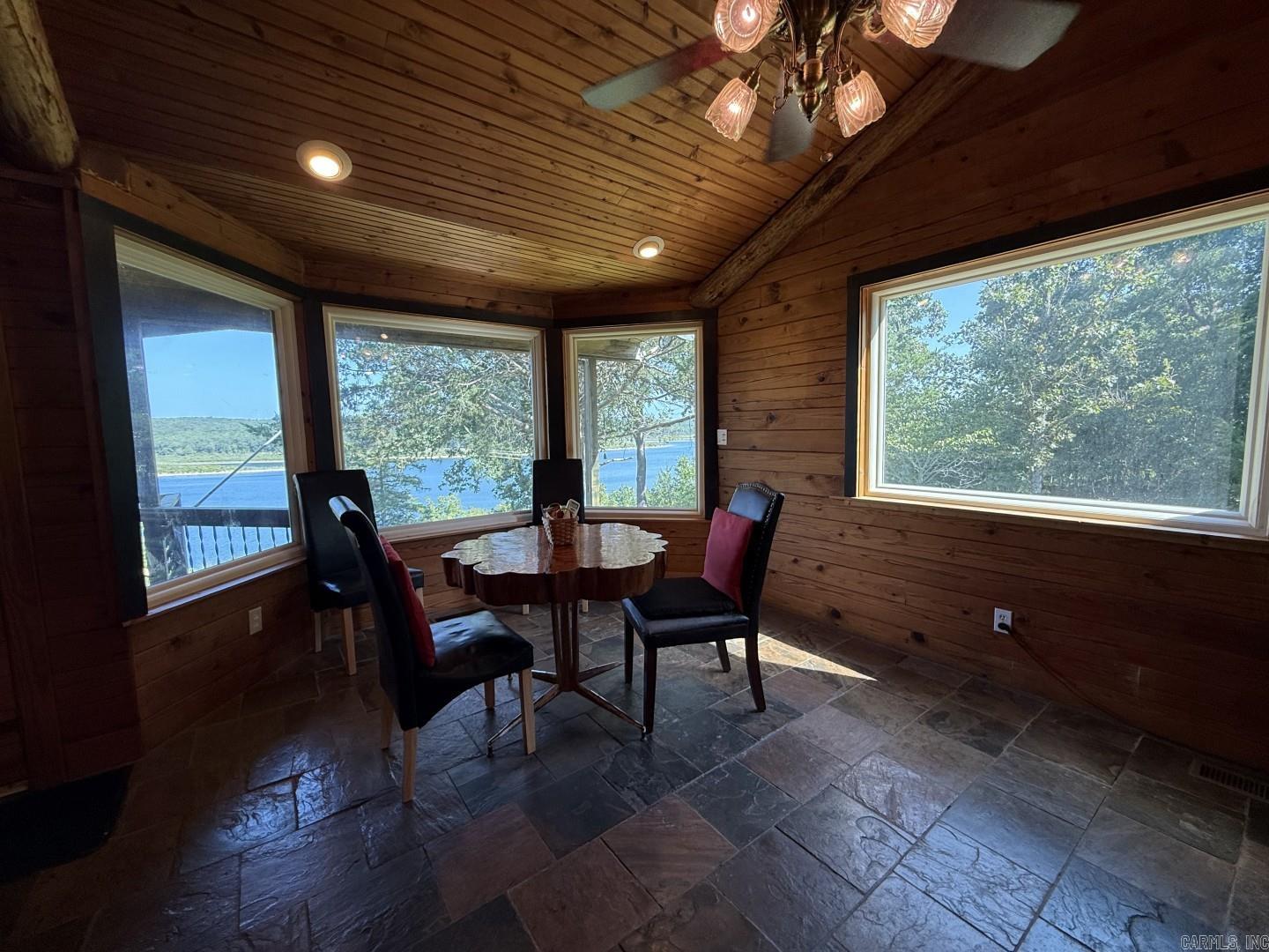 5123 Persimmon Pt Road Property Photo 16