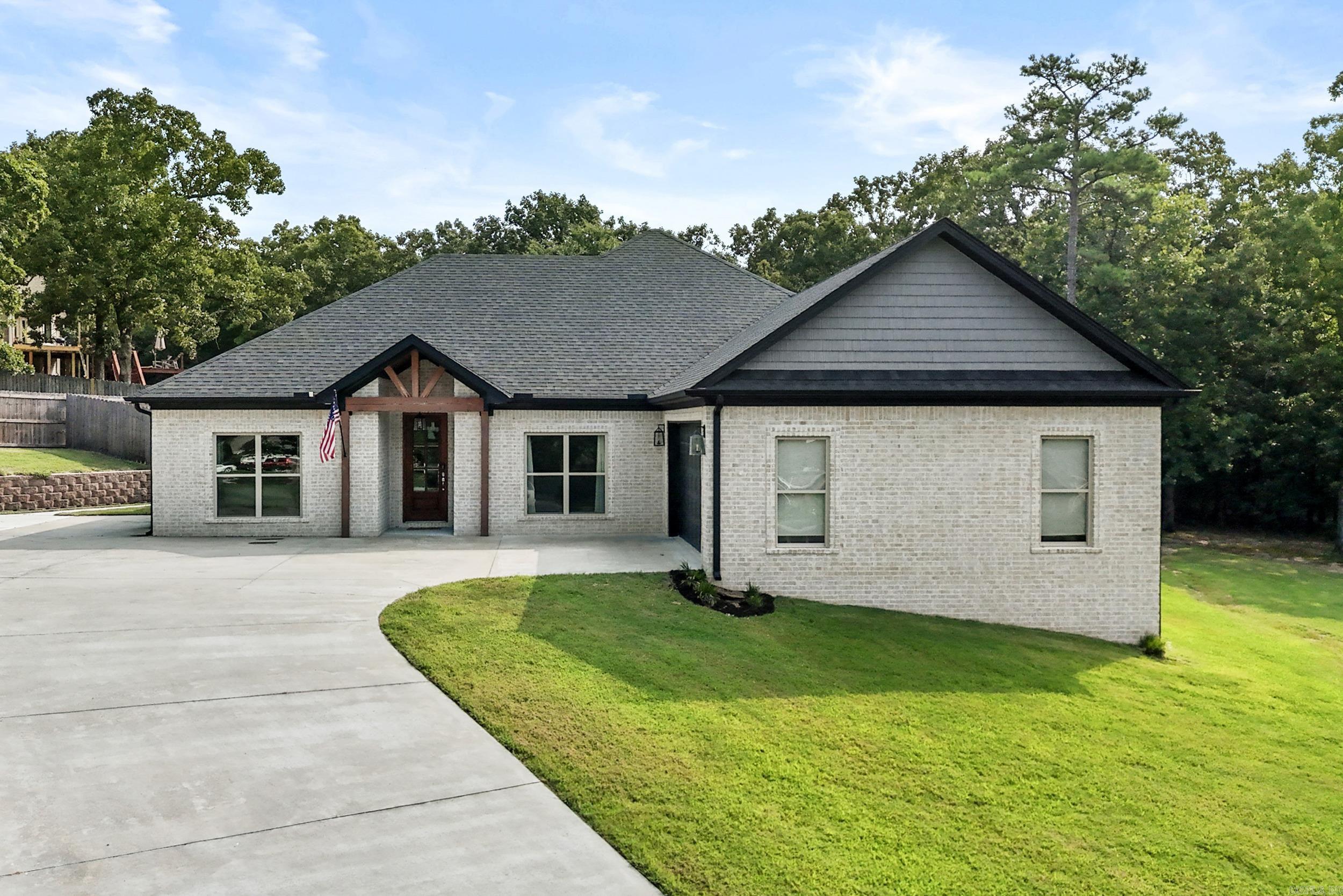 21 Turnberry Lane Property Photo 1
