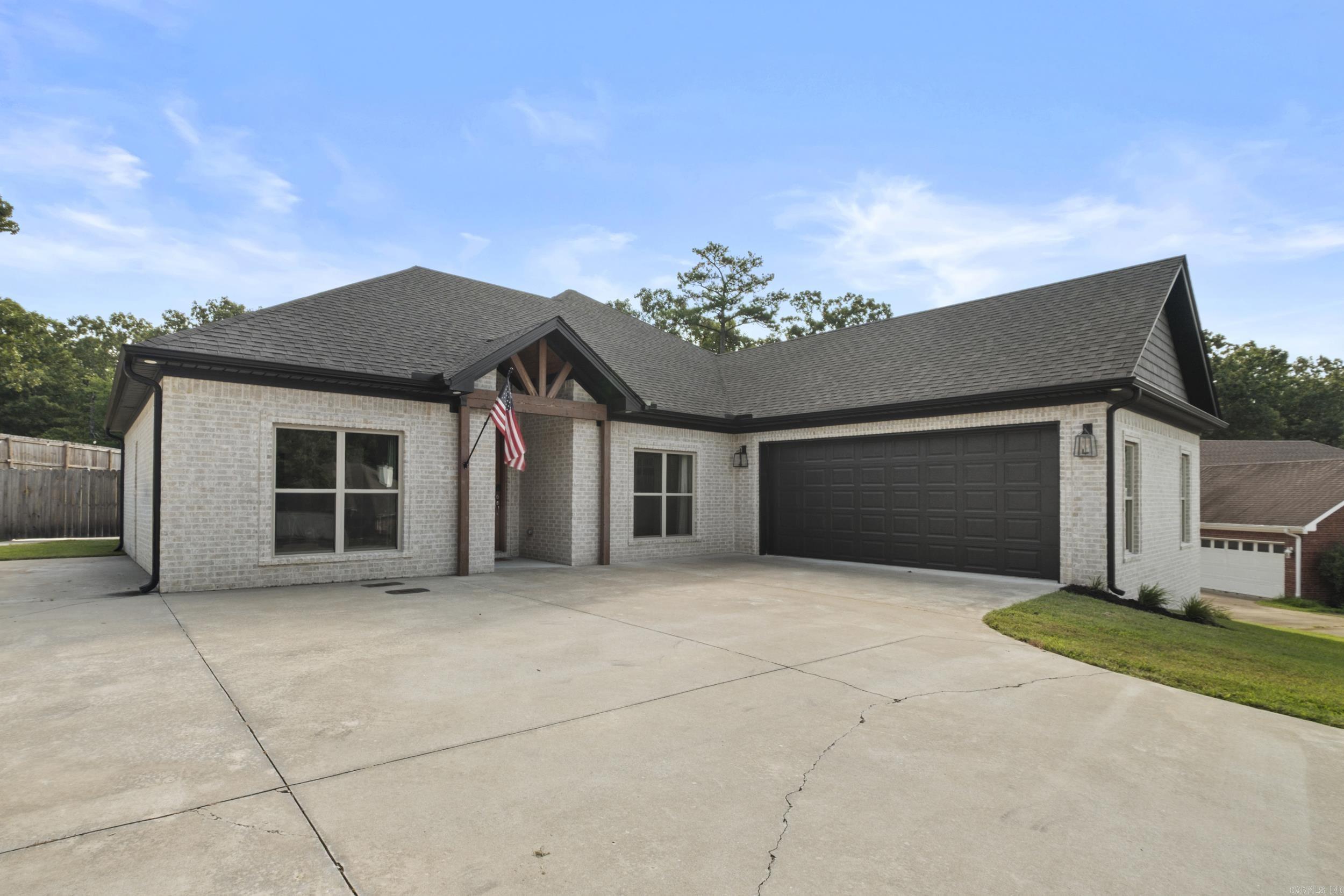 21 Turnberry Lane Property Photo 2