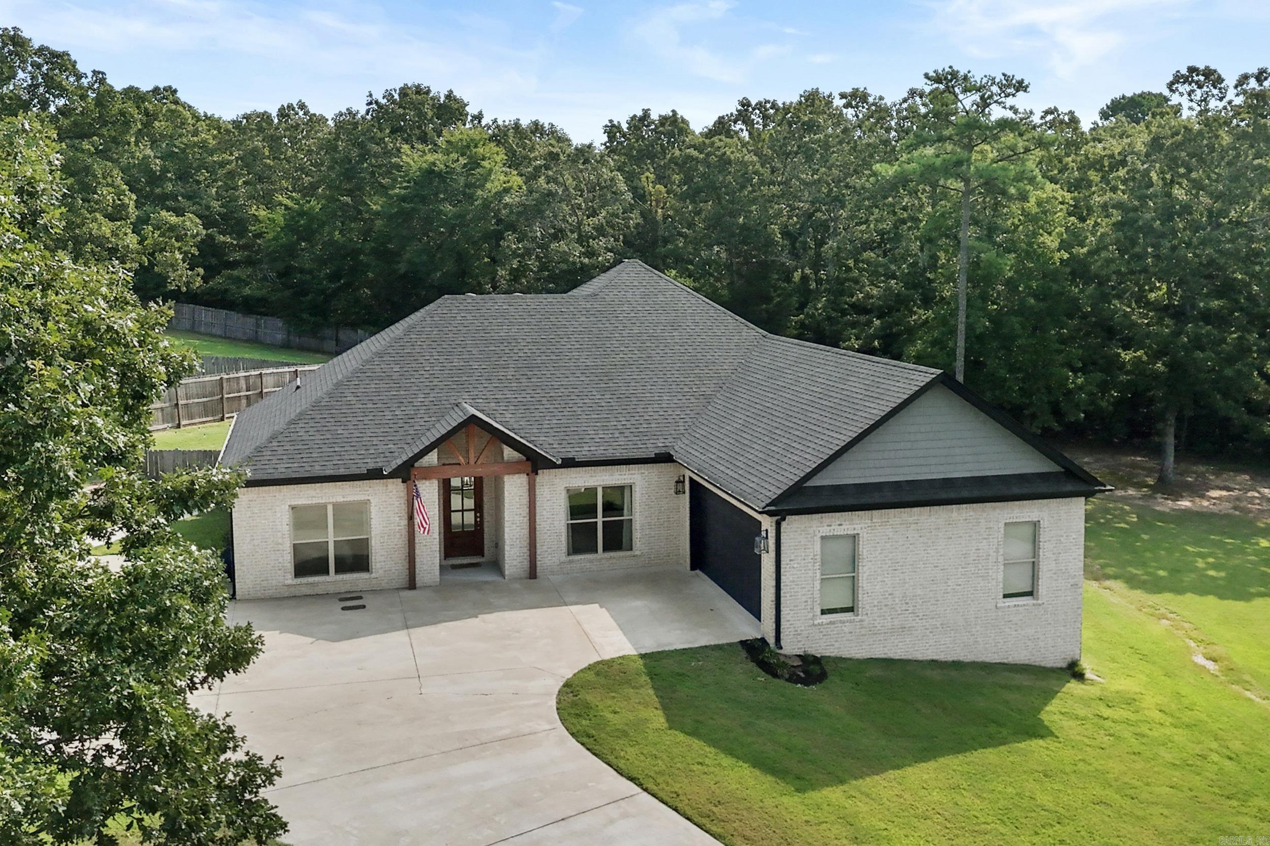 21 Turnberry Lane Property Photo 3