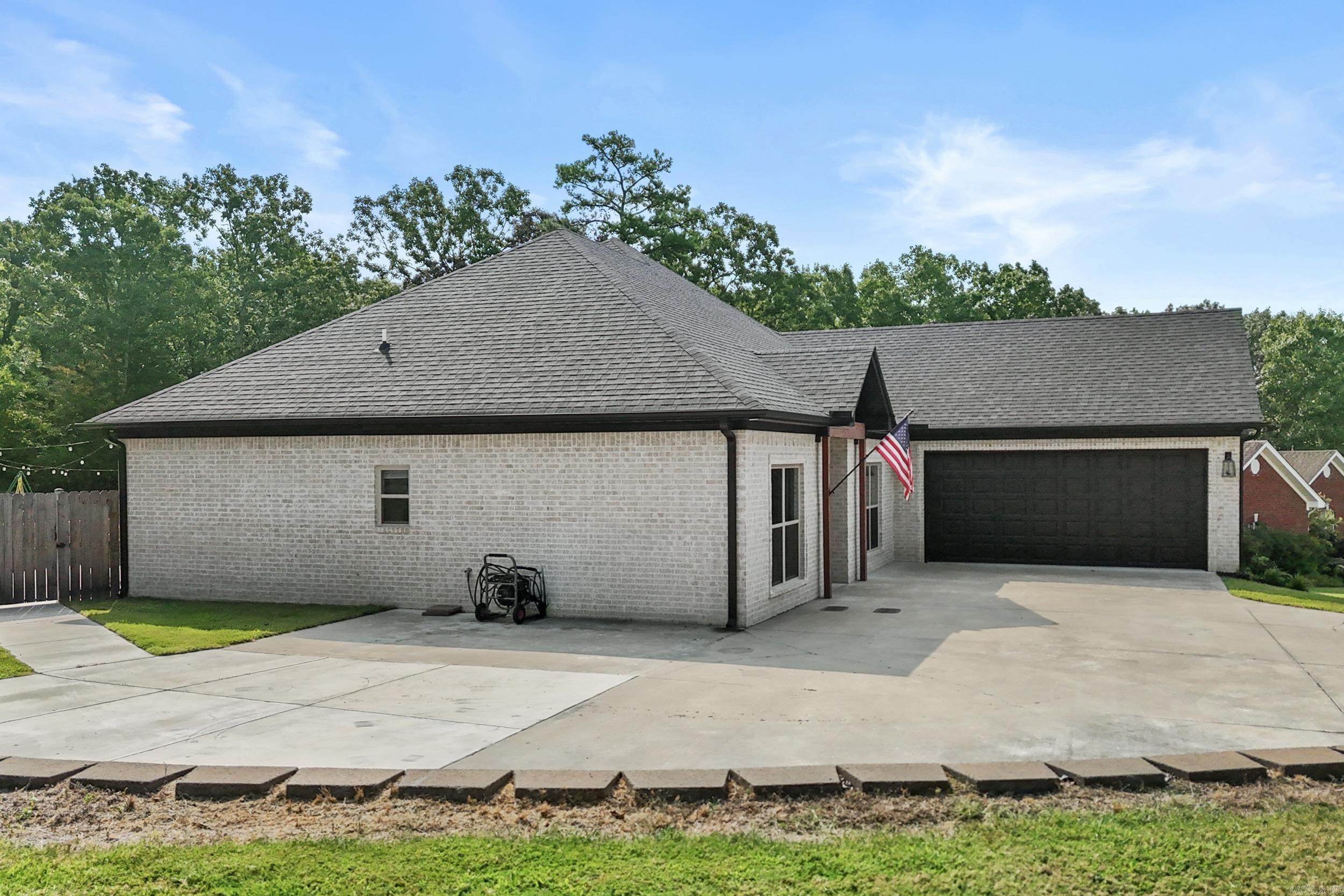 21 Turnberry Lane Property Photo 4