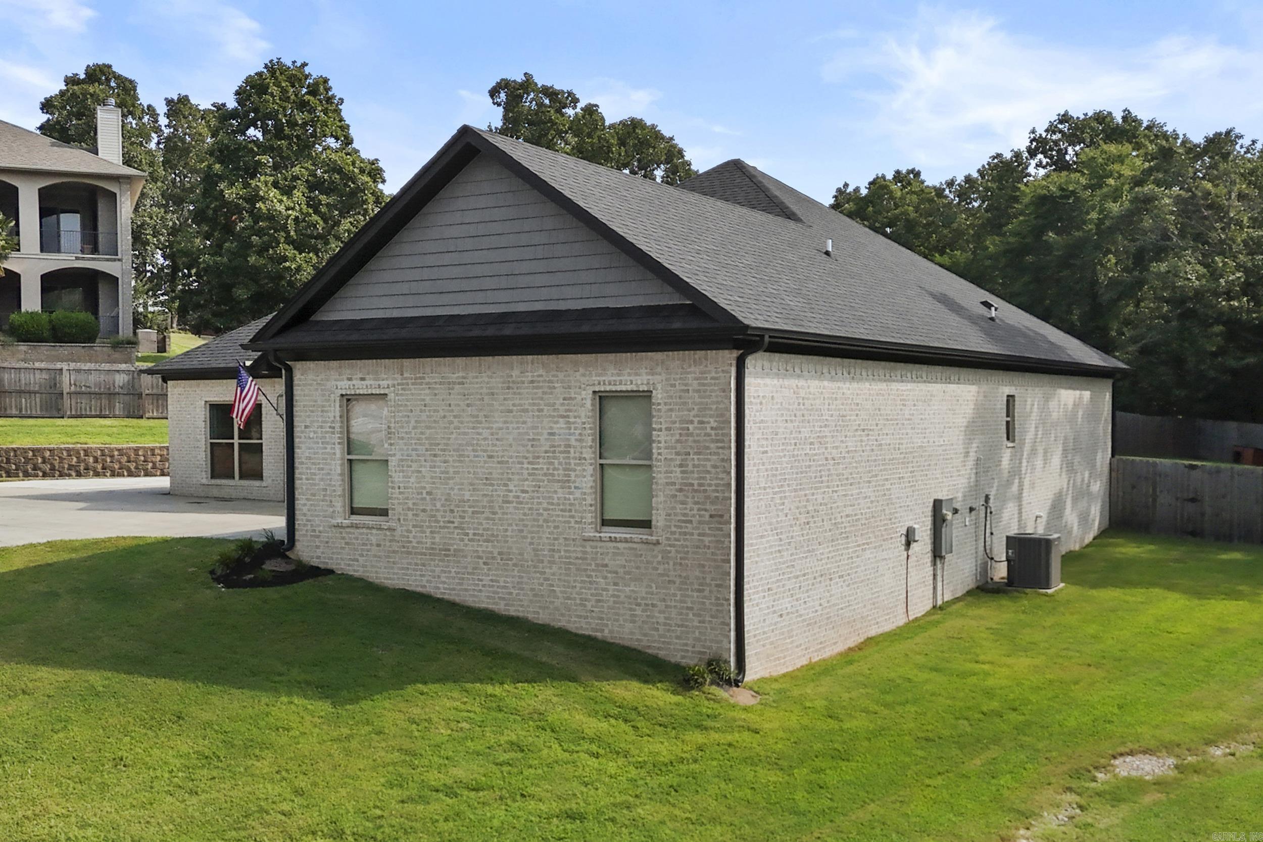 21 Turnberry Lane Property Photo 5