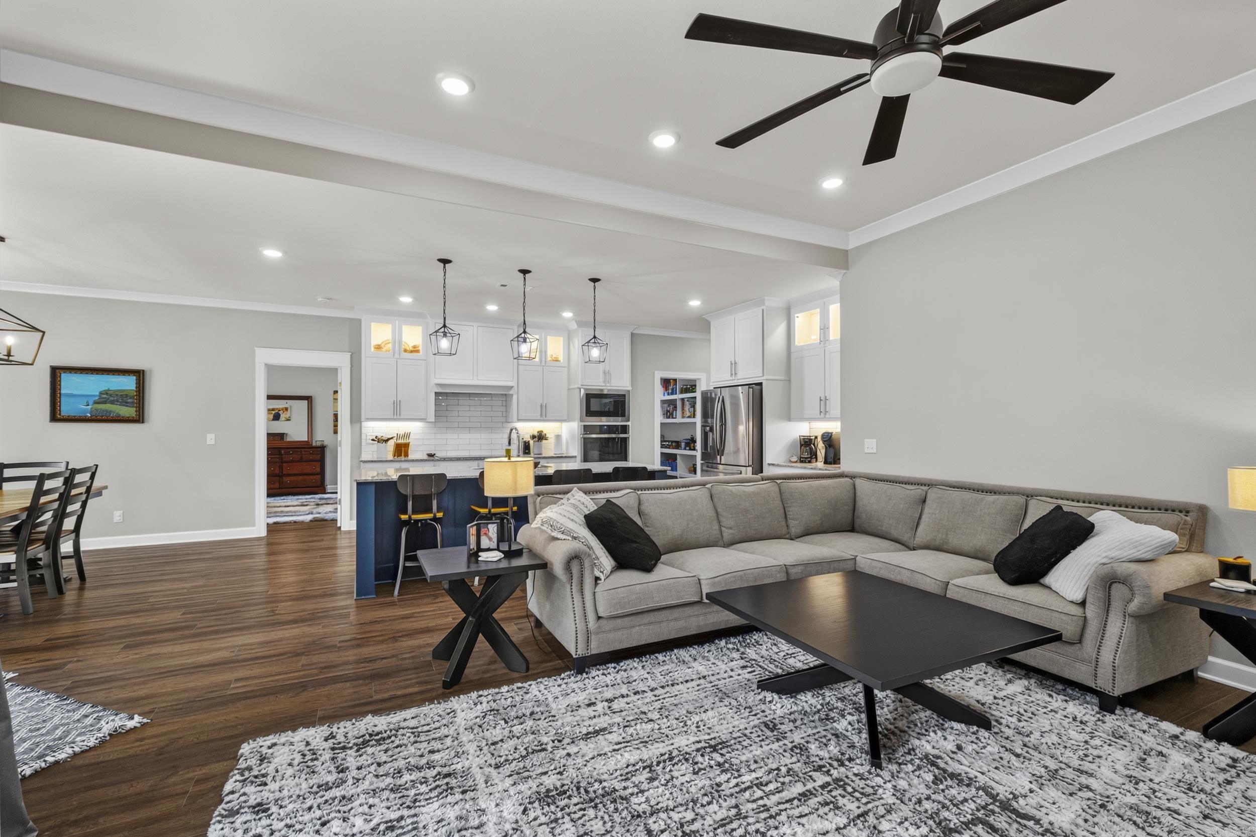 21 Turnberry Lane Property Photo 8