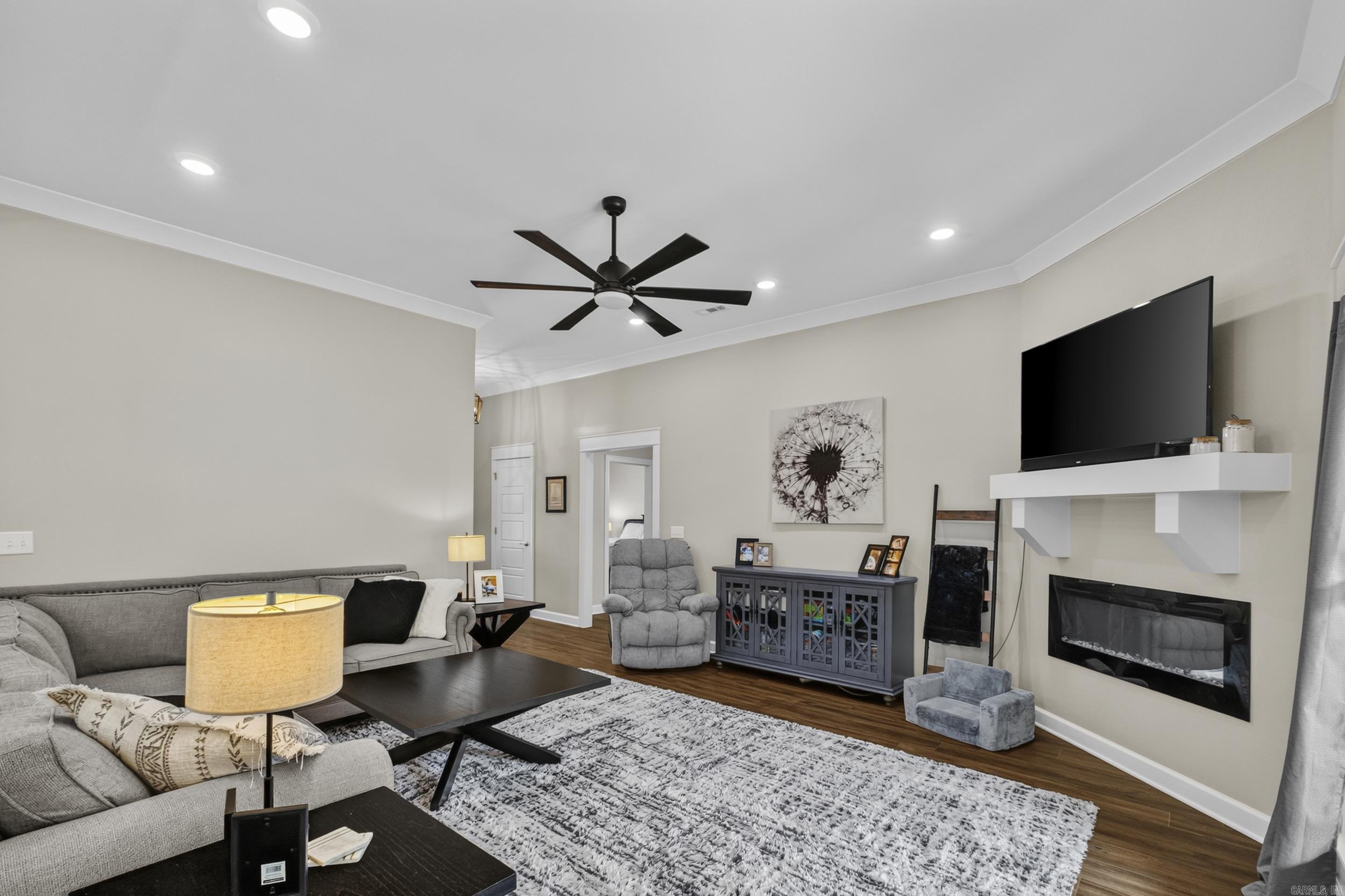 21 Turnberry Lane Property Photo 9