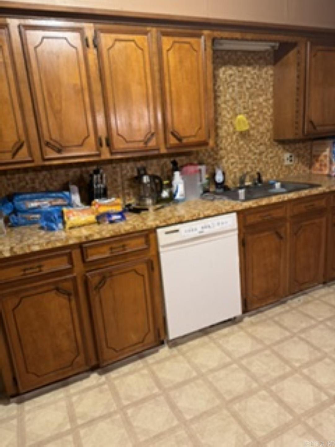 680 Camark Ave Property Photo 4