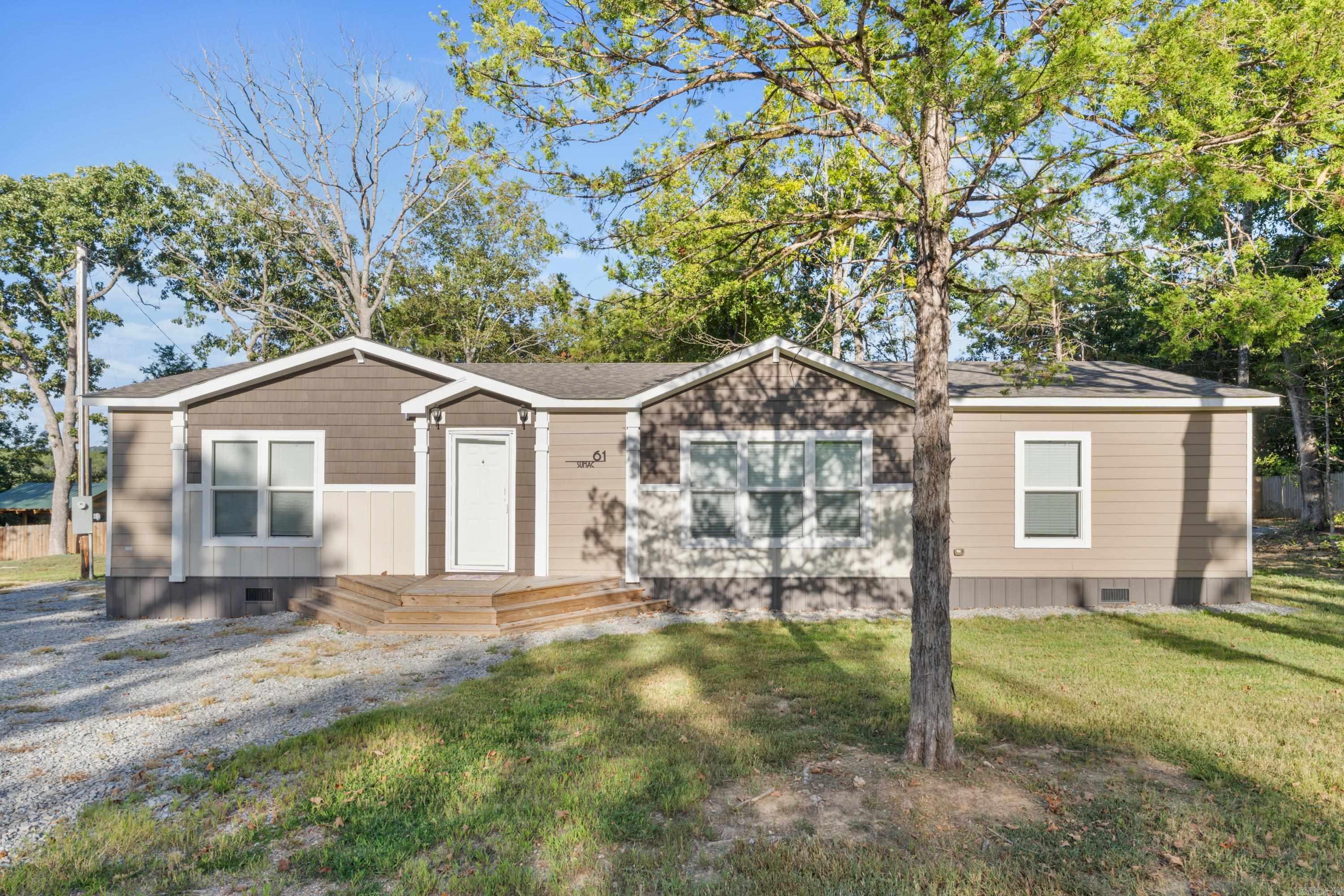 61 Sumac Dr Property Photo 2