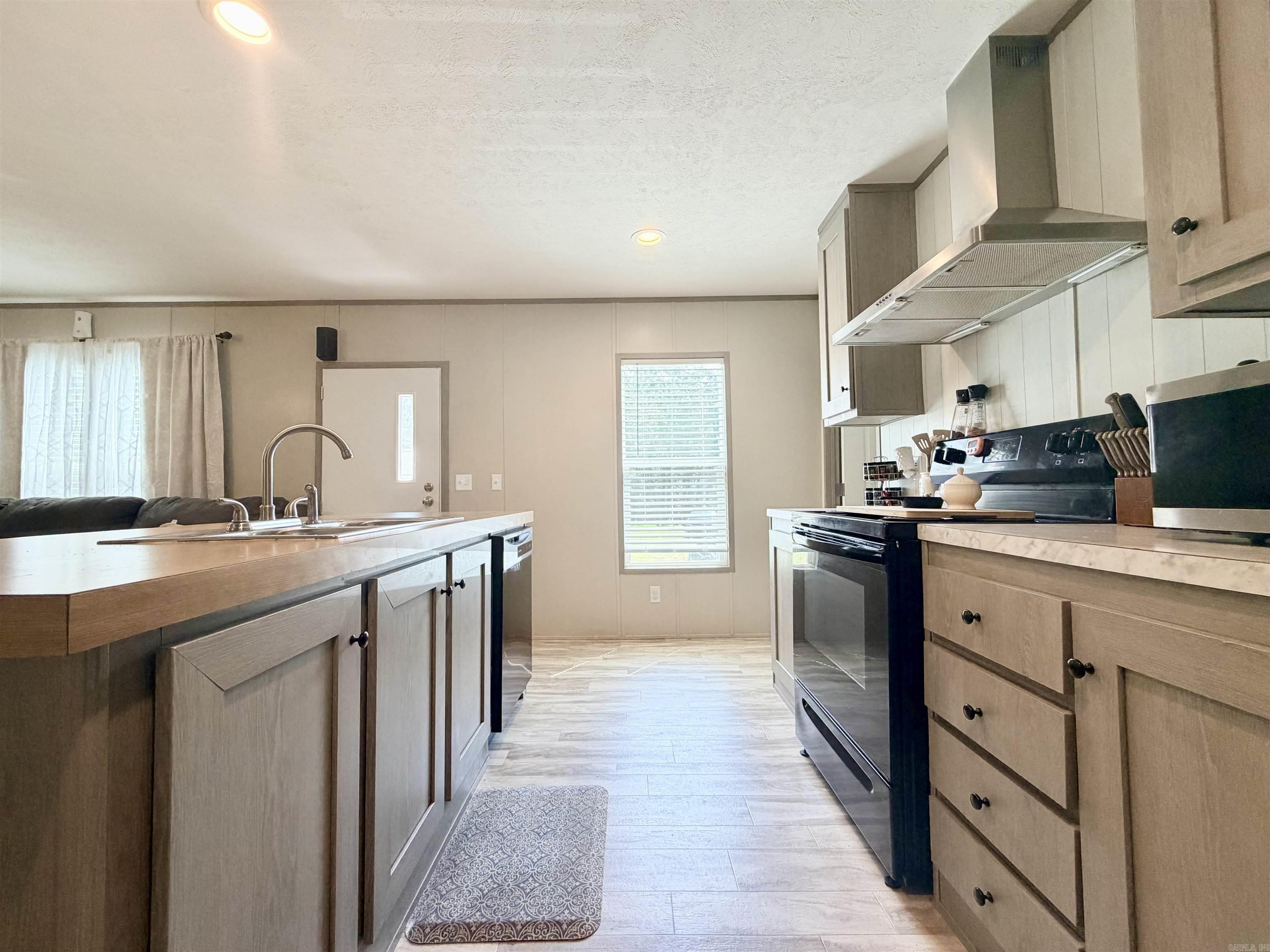 160 & 170 Honey Bee Road Property Photo 10