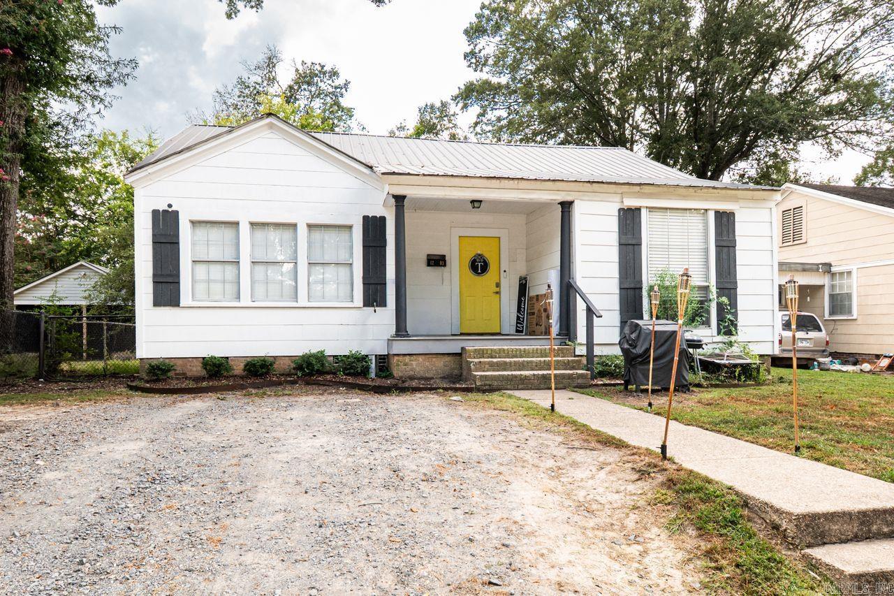 1203 W Cedar Street Property Photo 1
