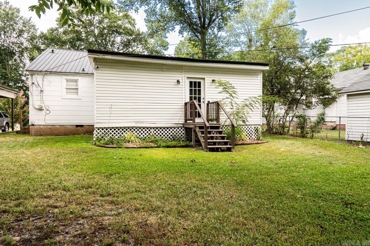 1203 W Cedar Street Property Photo 2