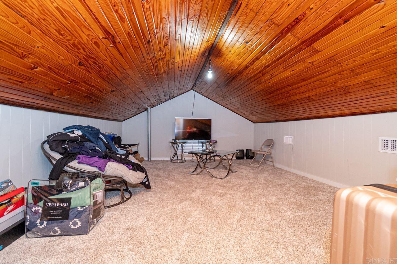 1203 W Cedar Street Property Photo 7
