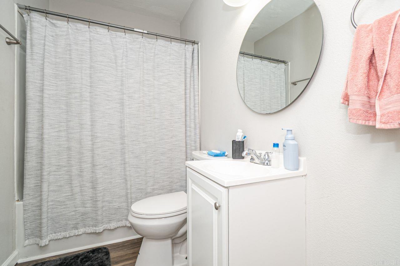 1203 W Cedar Street Property Photo 9