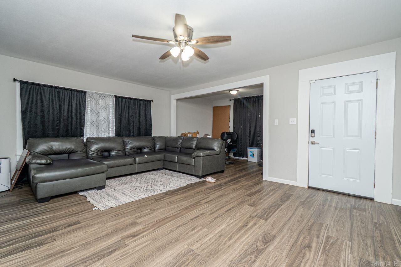 1203 W Cedar Street Property Photo 11