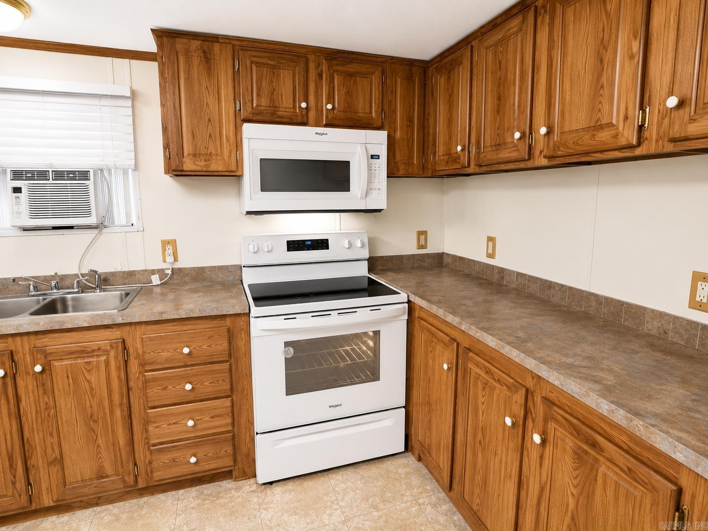 256 Watson Street Property Photo 11