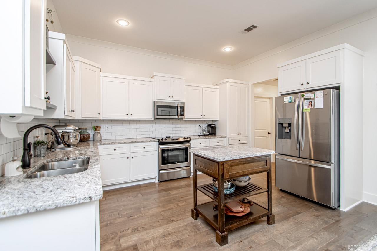 6533 Castle Ridge Property Photo 8