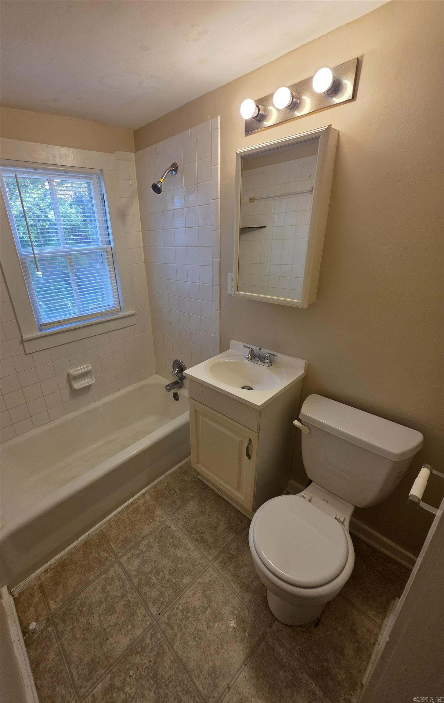 1008 Kavanaugh Boulevard 3 Property Photo 6