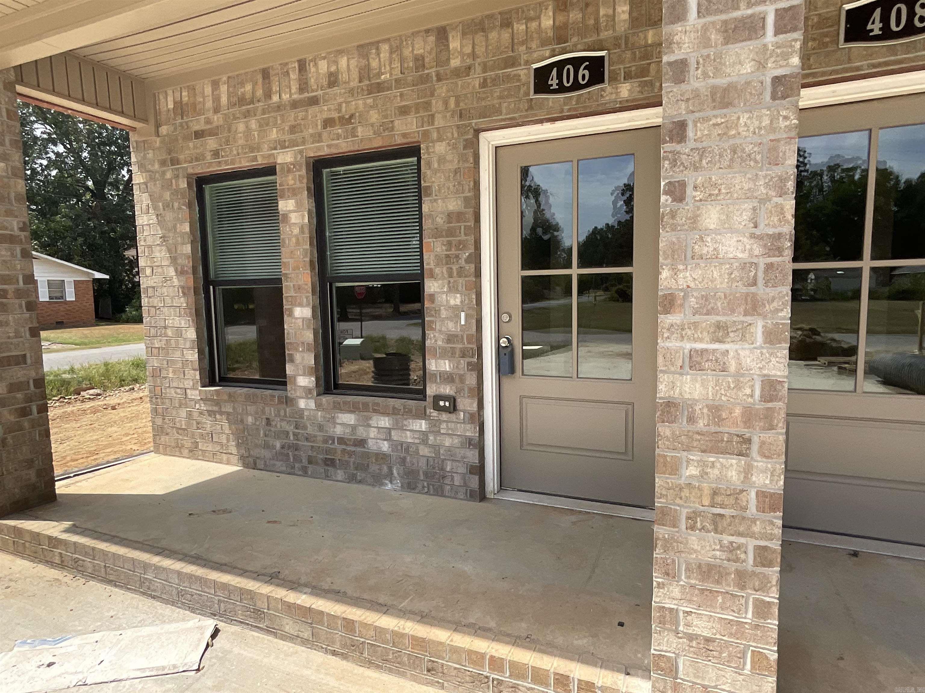 406 & 408 England Street Property Photo 3