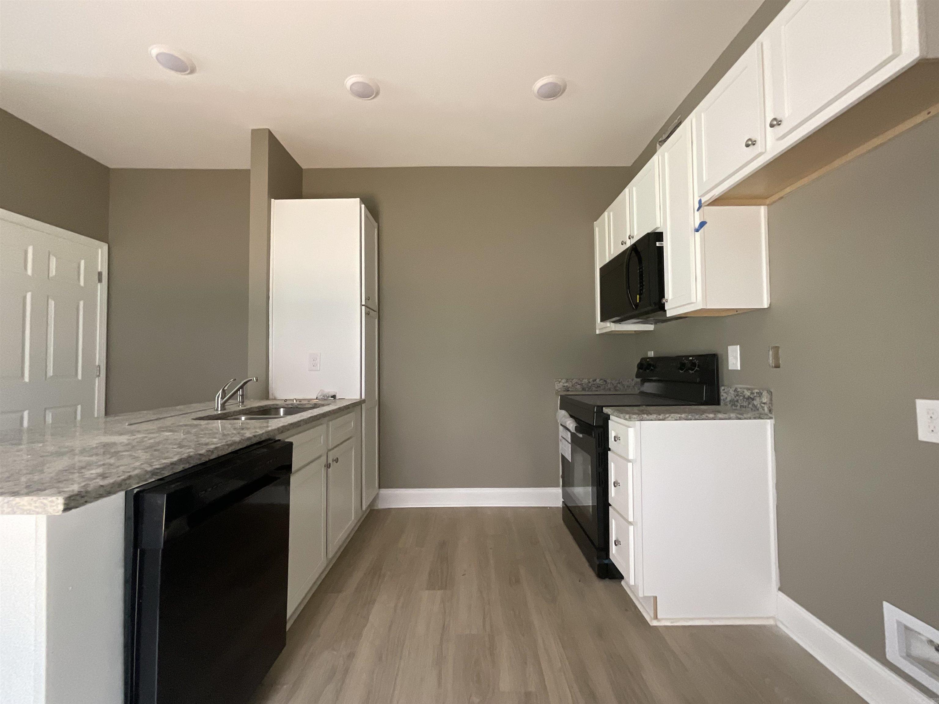 406 & 408 England Street Property Photo 32