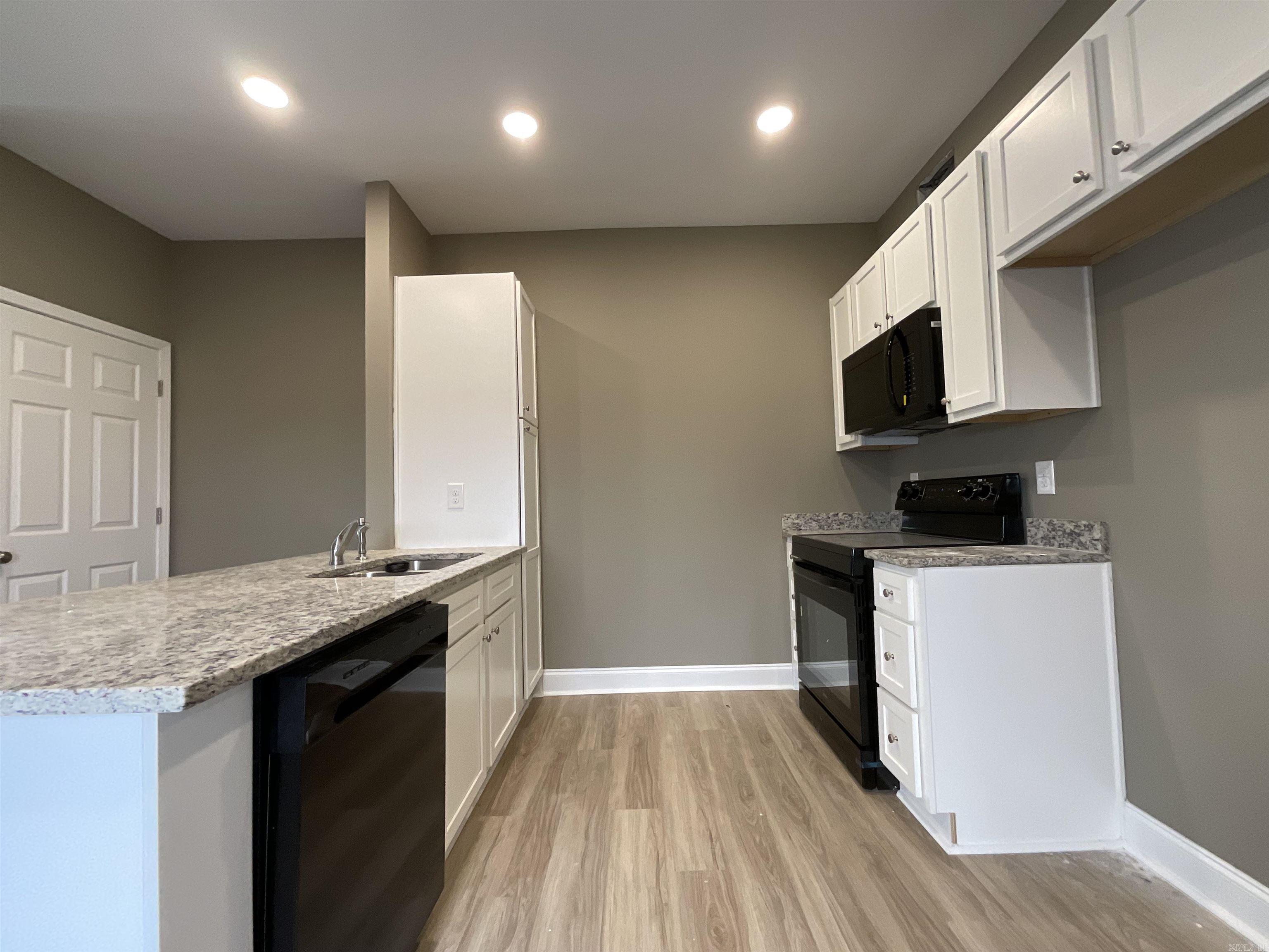 406 & 408 England Street Property Photo 32