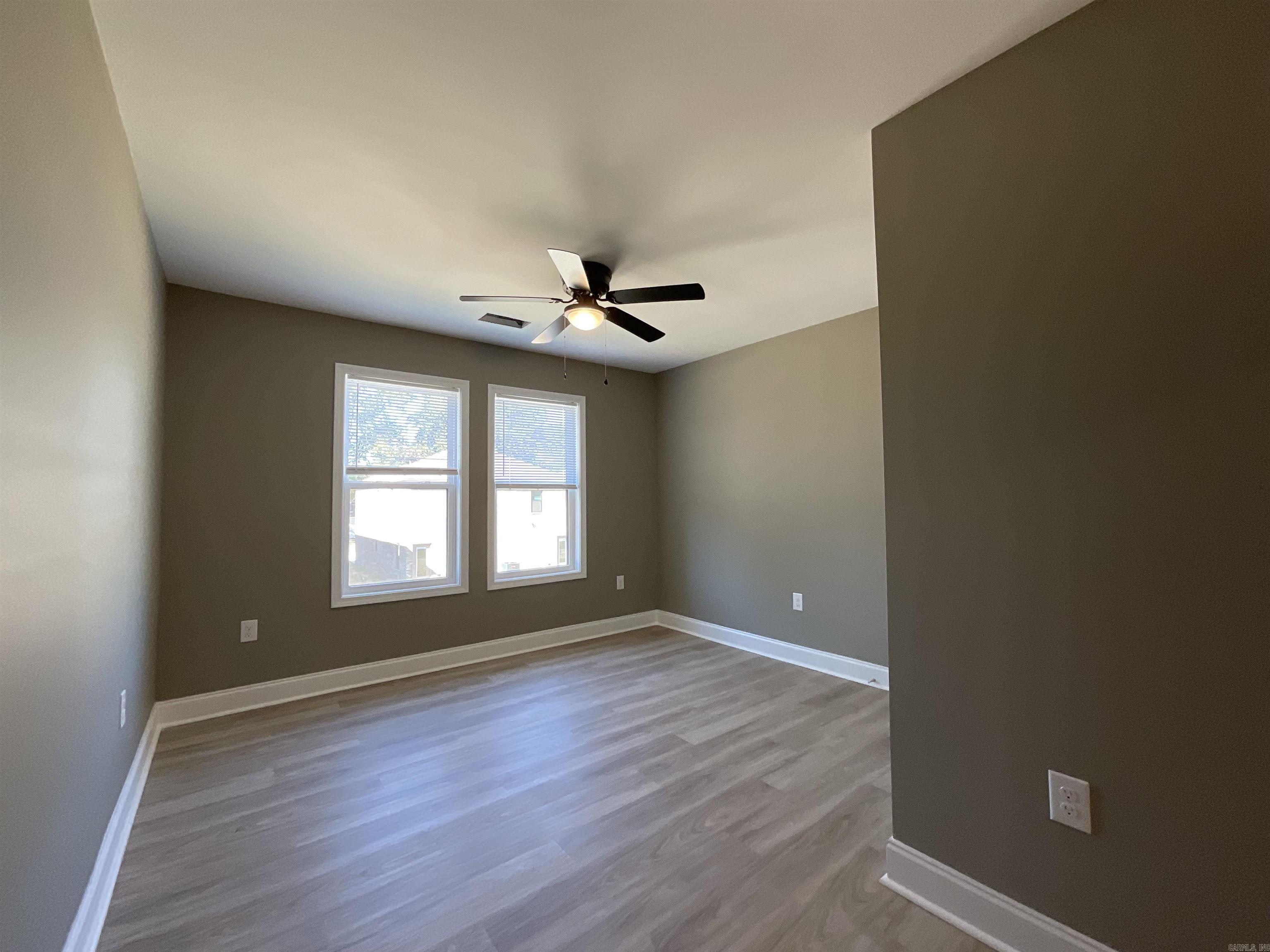 406 & 408 England Street Property Photo 41
