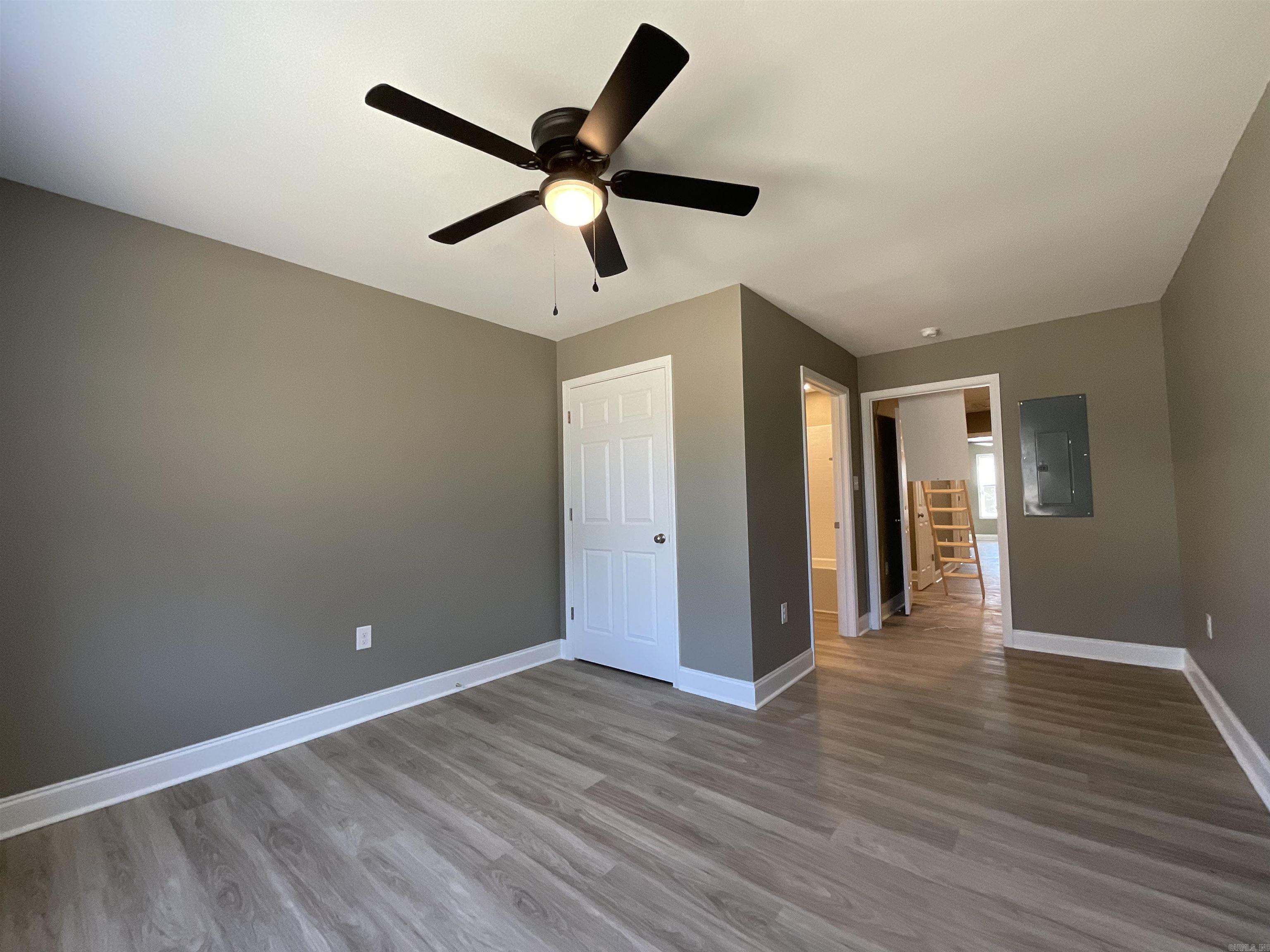 406 & 408 England Street Property Photo 42