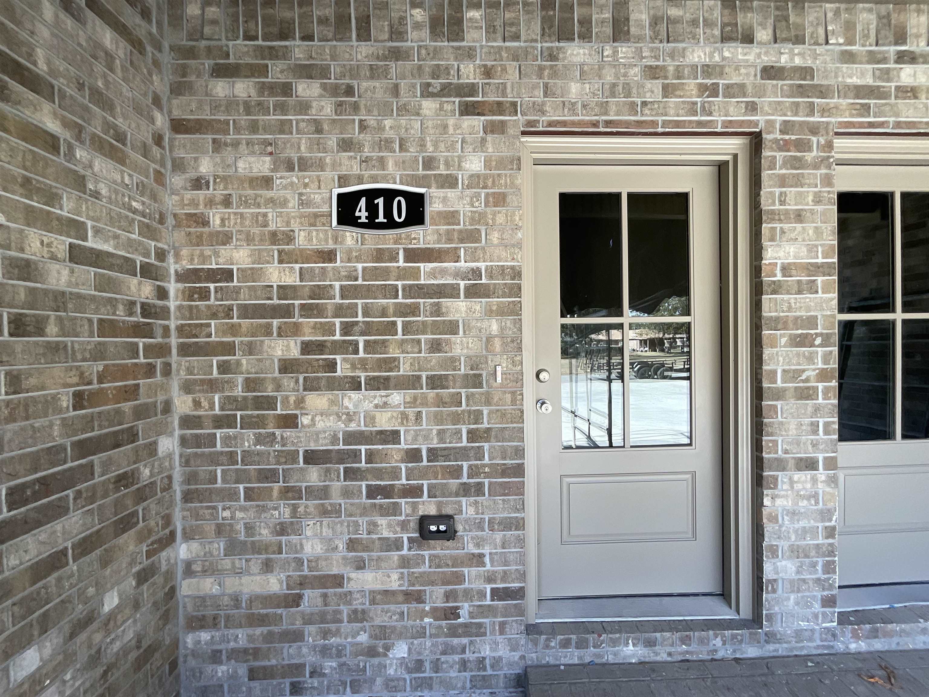 410, 412, 414 England Street Property Photo 3