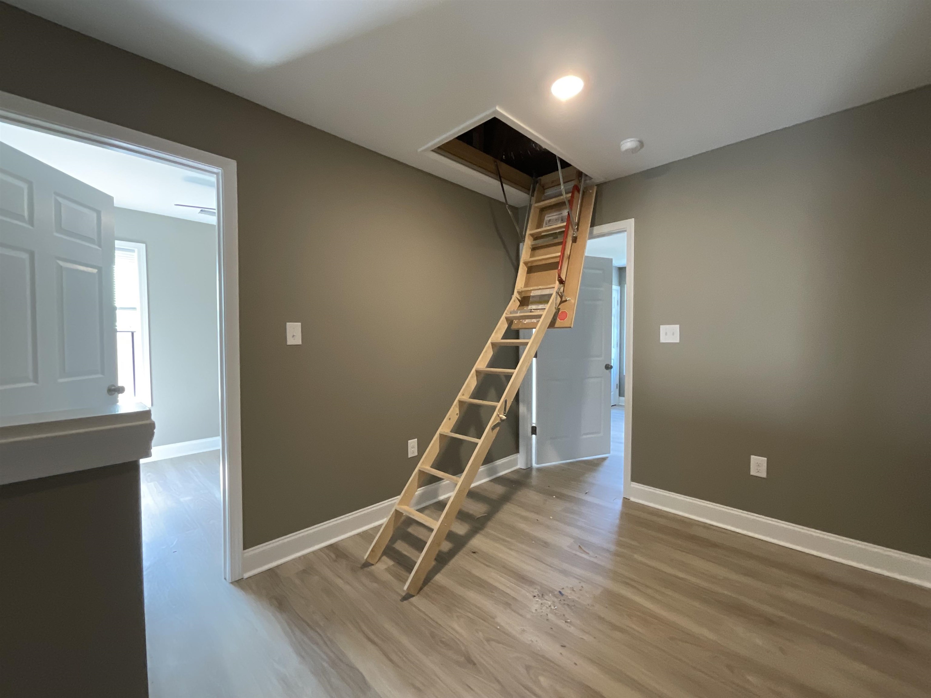410, 412, 414 England Street Property Photo 13