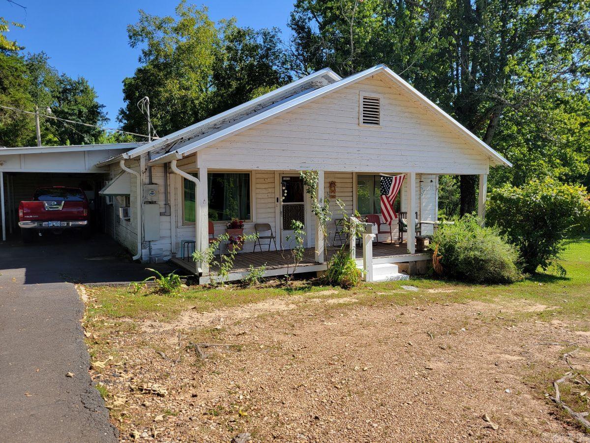 137 E Main Street Property Photo 1