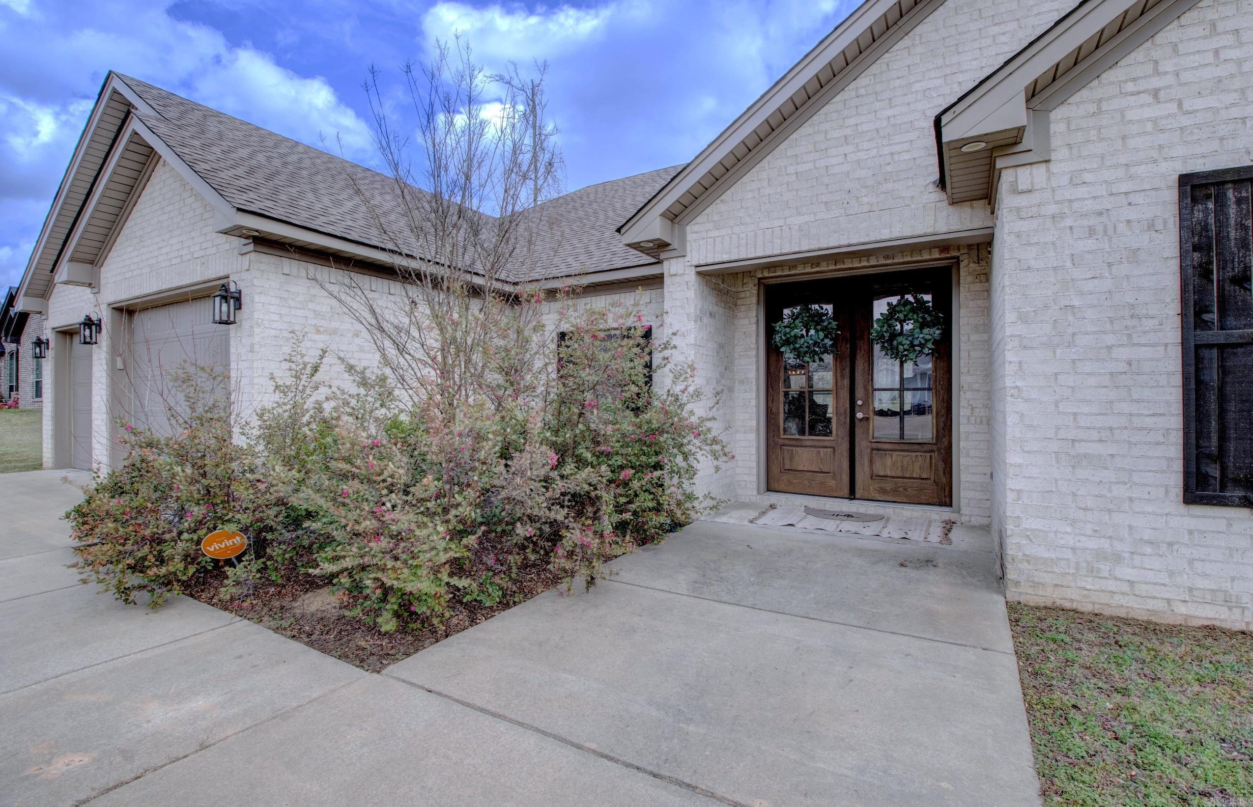 9024 Greenstone Drive Property Photo 2