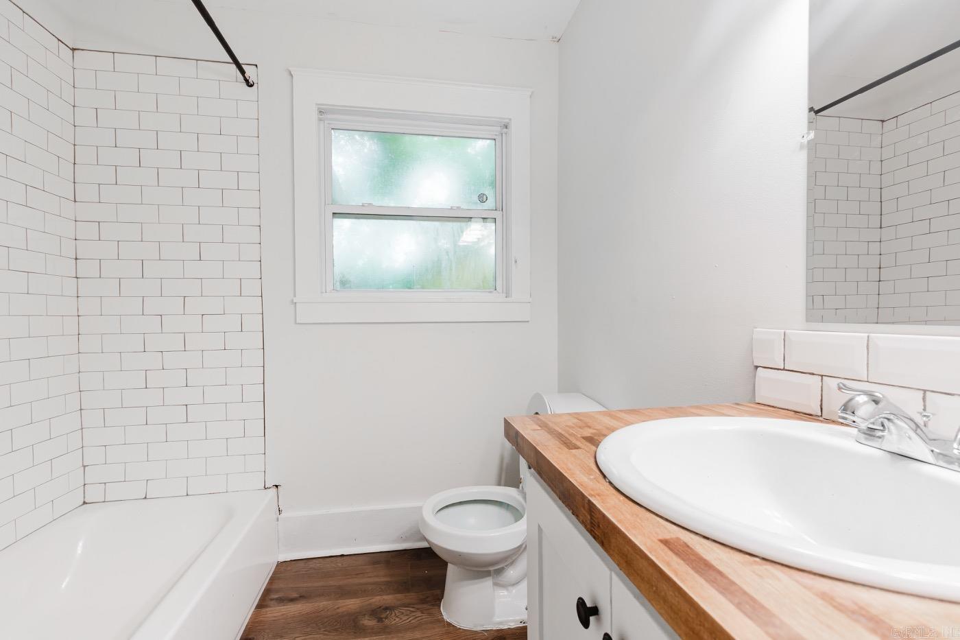 106 E Georgia Street Property Photo 7
