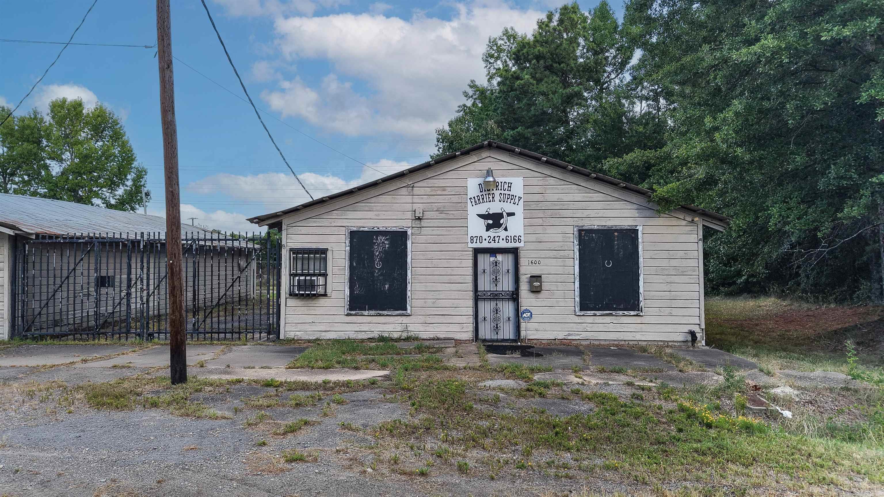 1510-1600 N Lee Property Photo 3