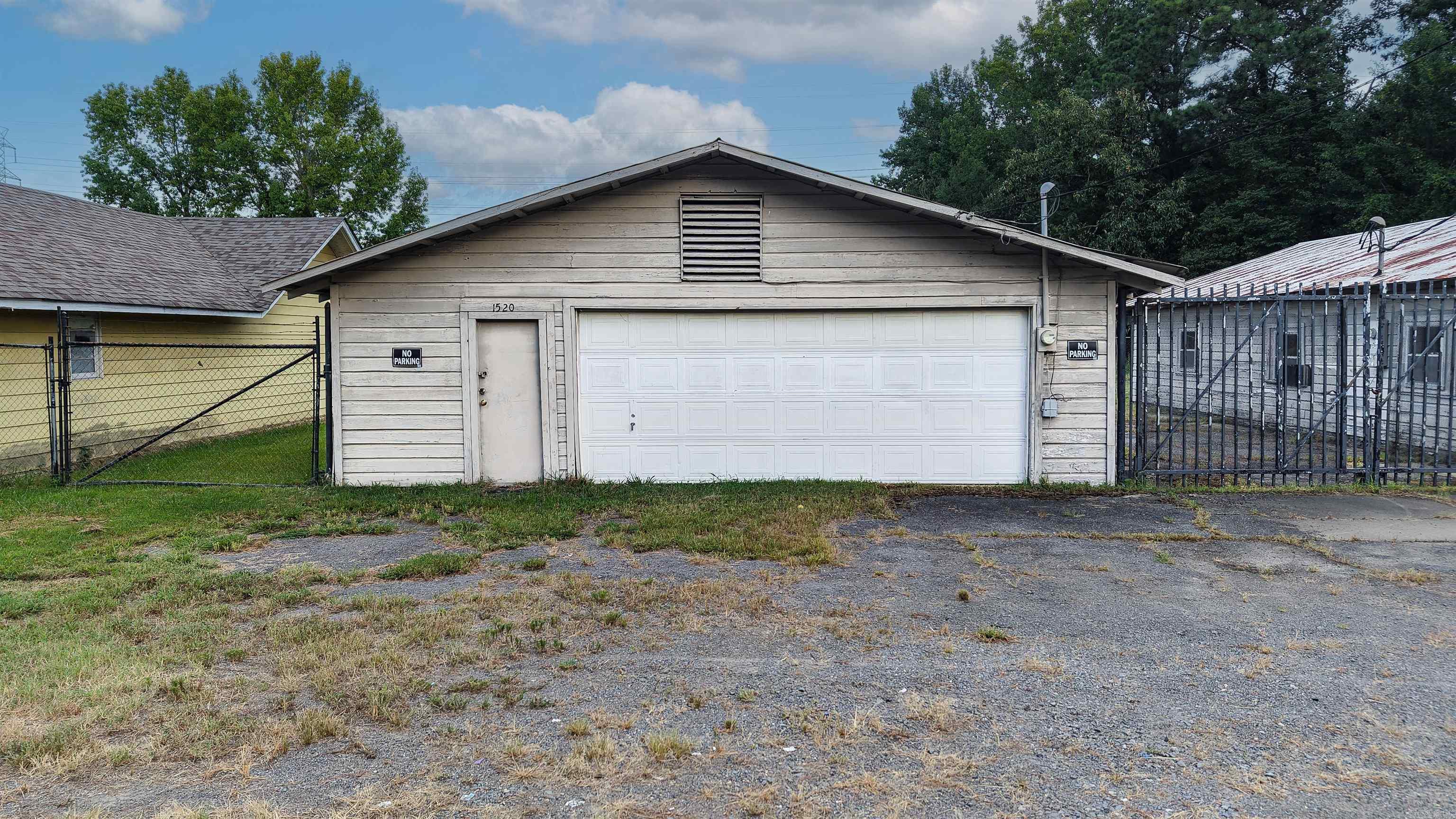 1510-1600 N Lee Property Photo 4