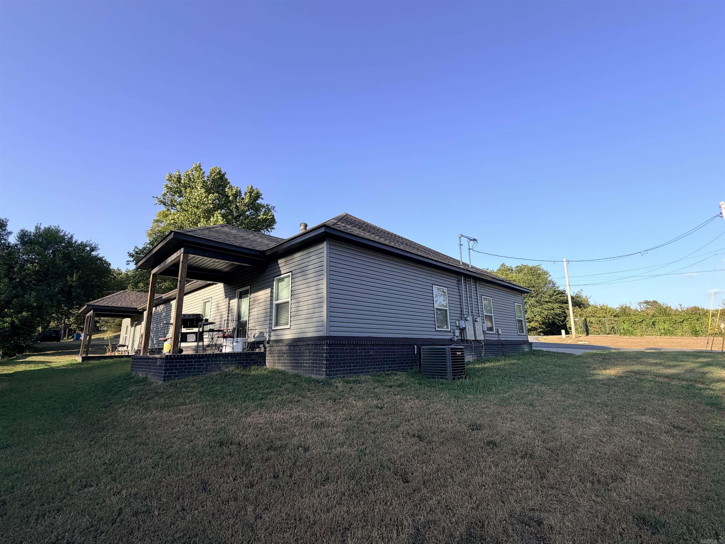 322 E Maple Street Property Photo 4