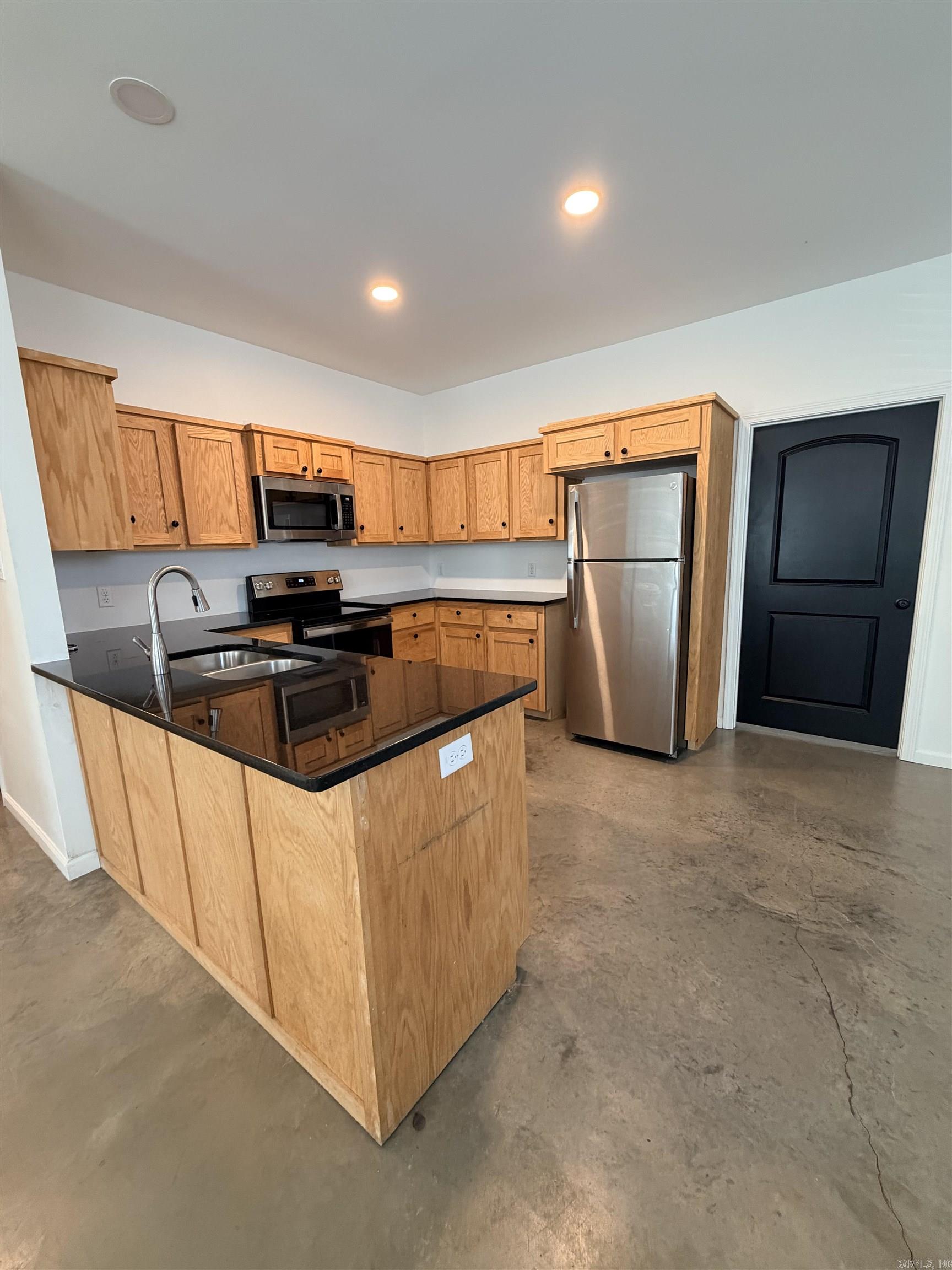 322 E Maple Street Property Photo 6