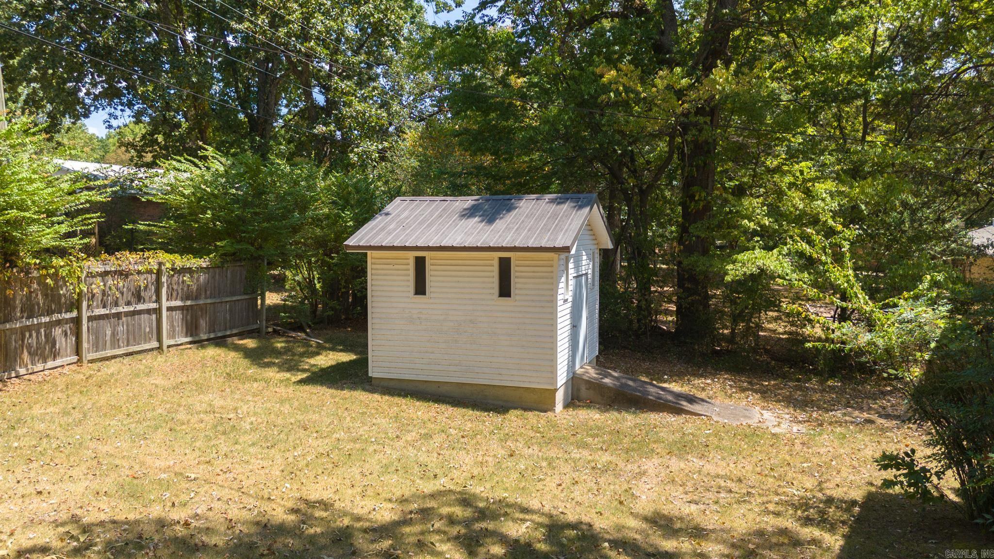 3015 Debra Property Photo 3