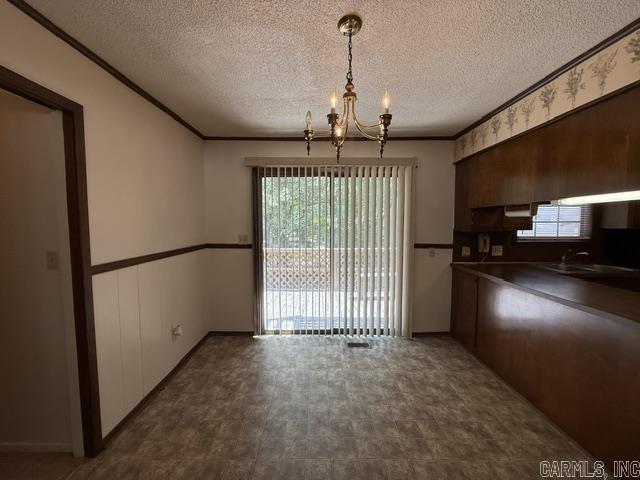 3015 Debra Property Photo 9