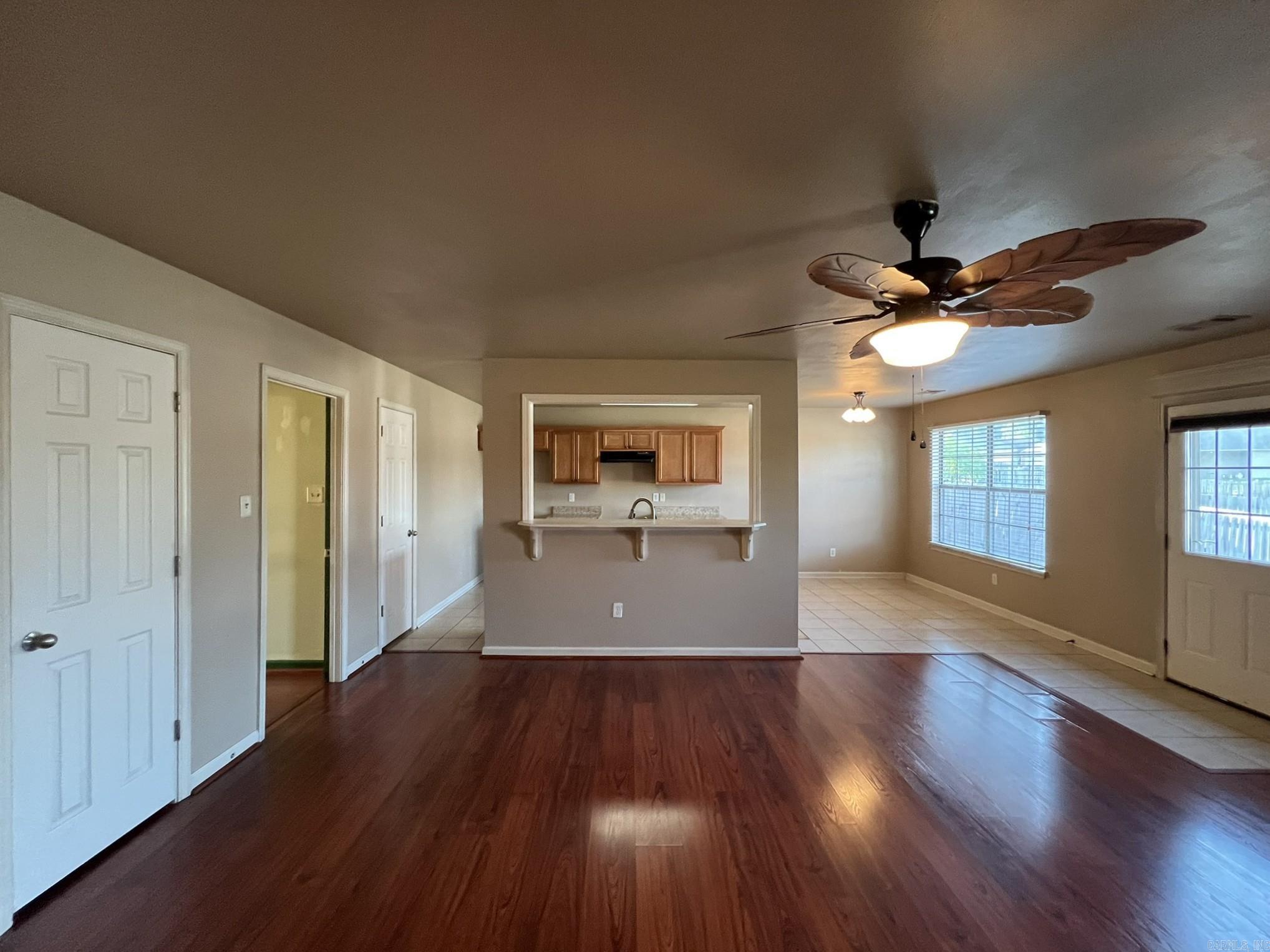 15361 Oak Glen Drive Property Photo 5