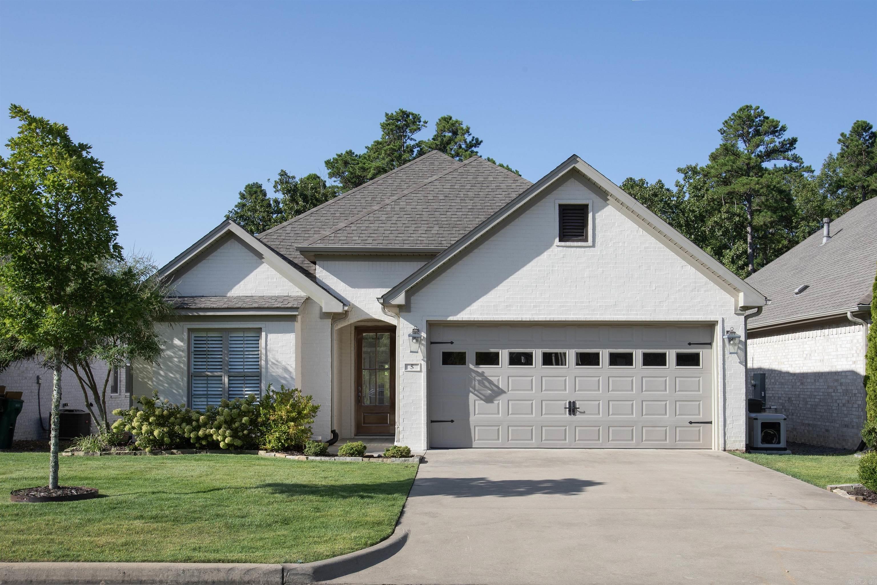 5 Saffron Circle Property Photo 1