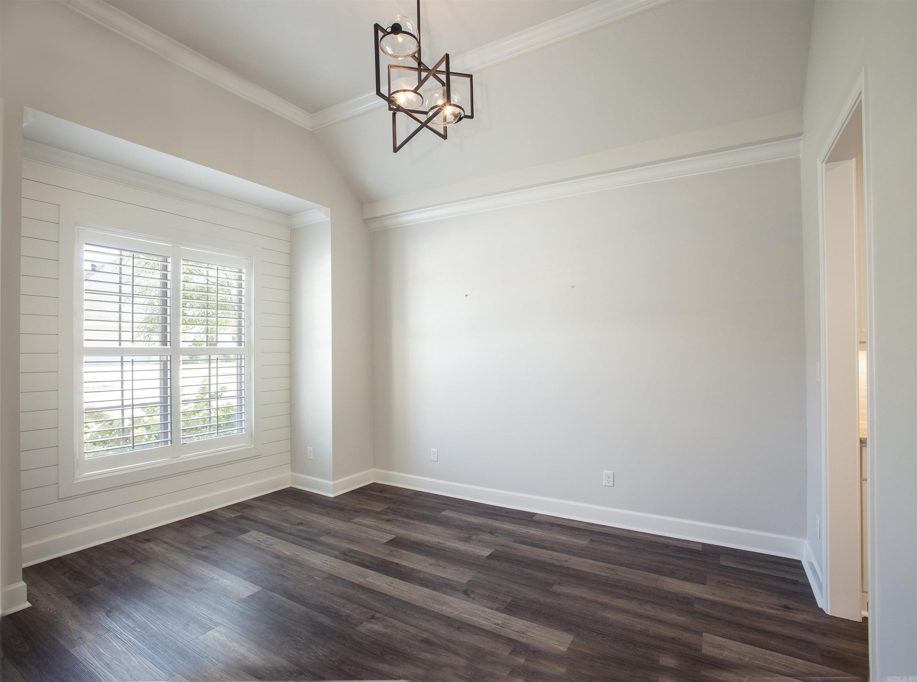 5 Saffron Circle Property Photo 2