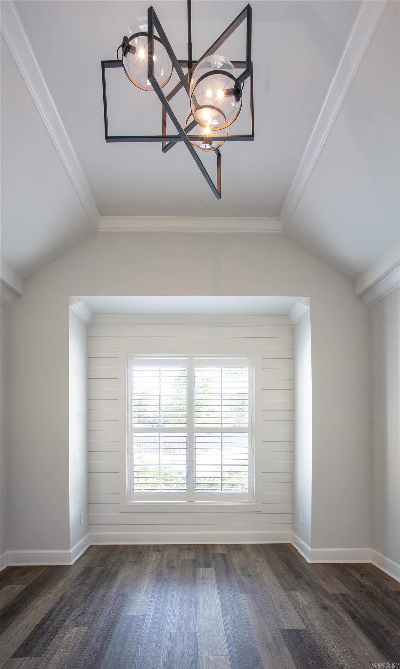 5 Saffron Circle Property Photo 3