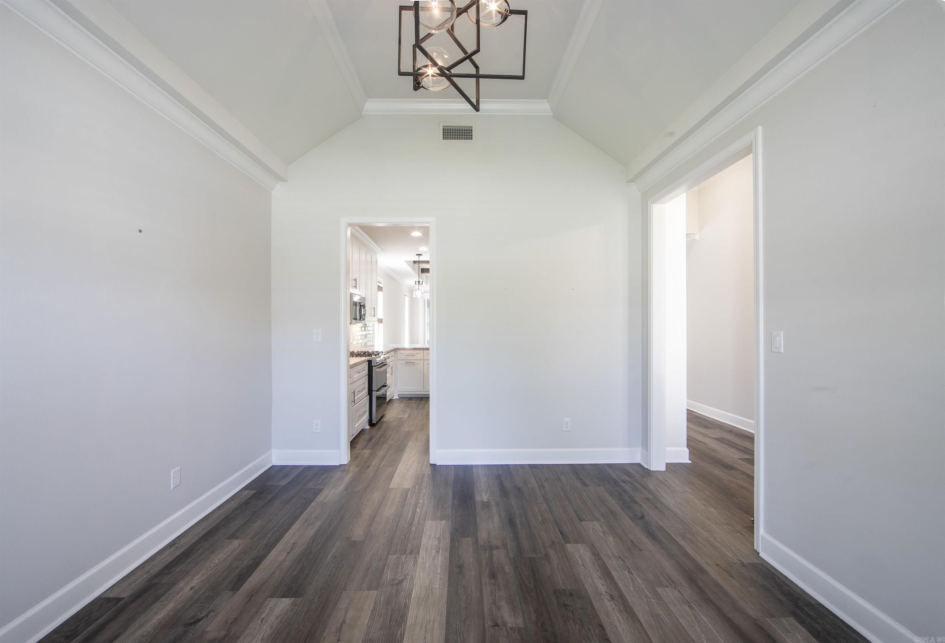 5 Saffron Circle Property Photo 4