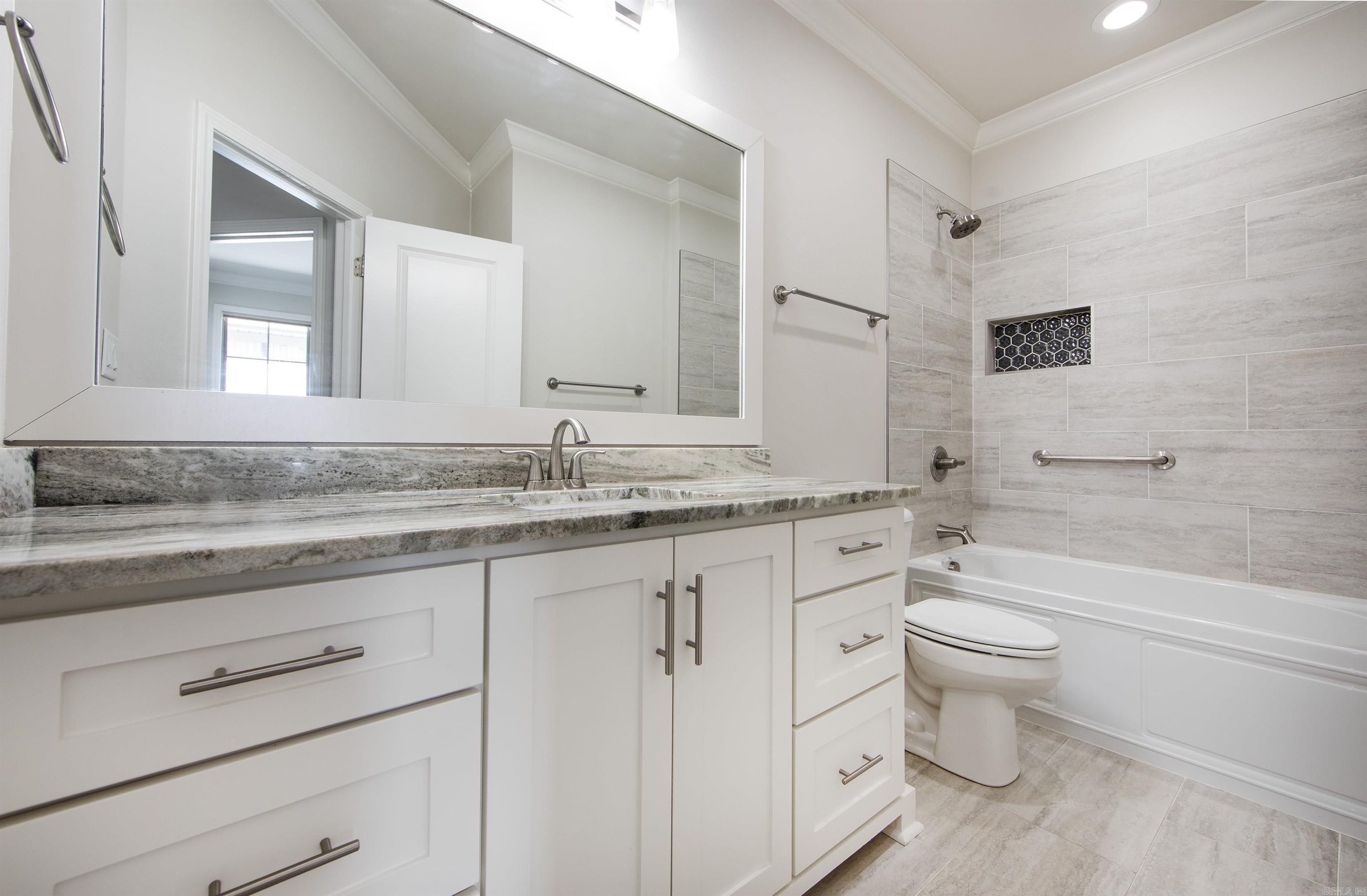 5 Saffron Circle Property Photo 32