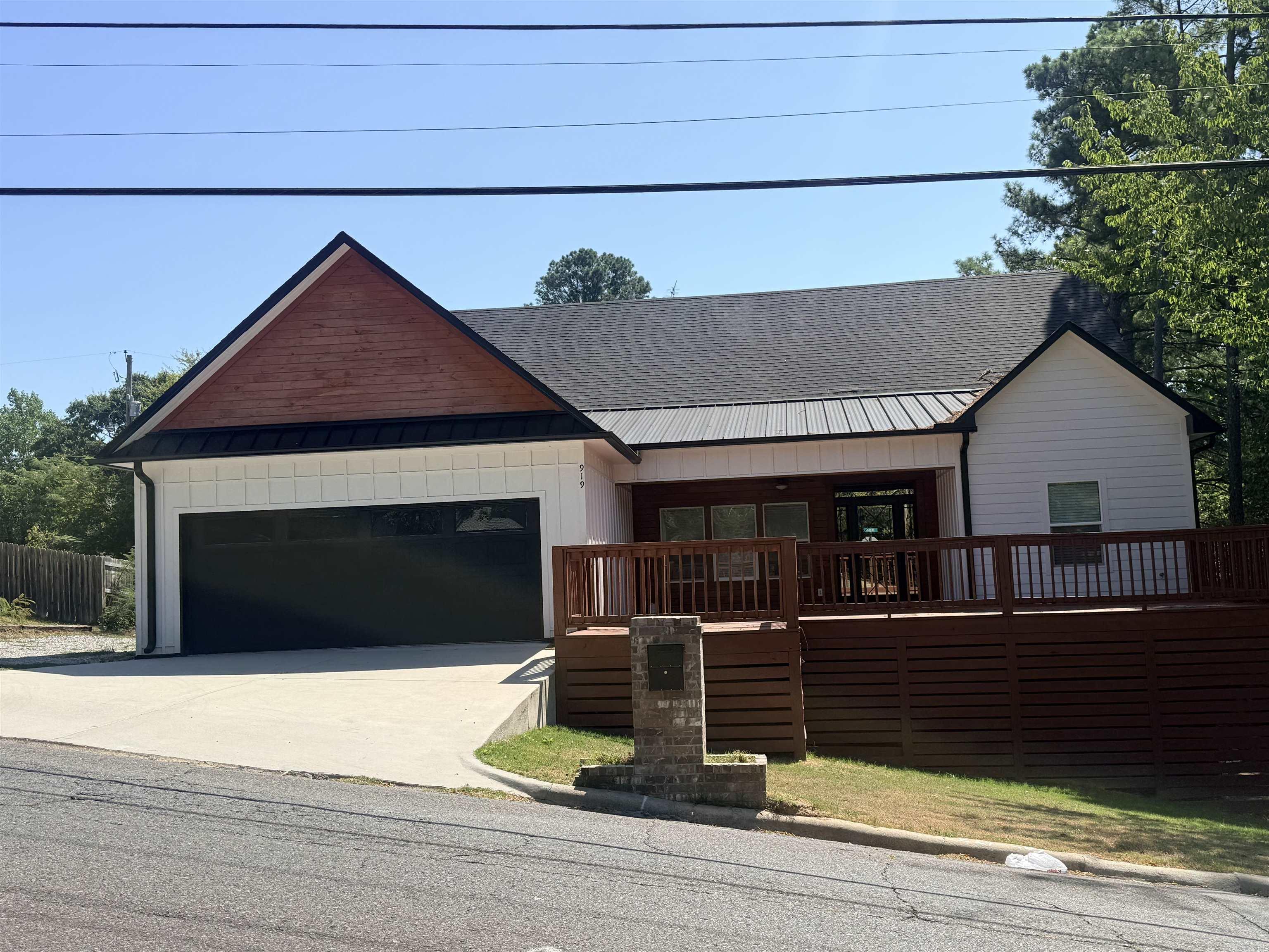 919 Richard Street Property Photo 1