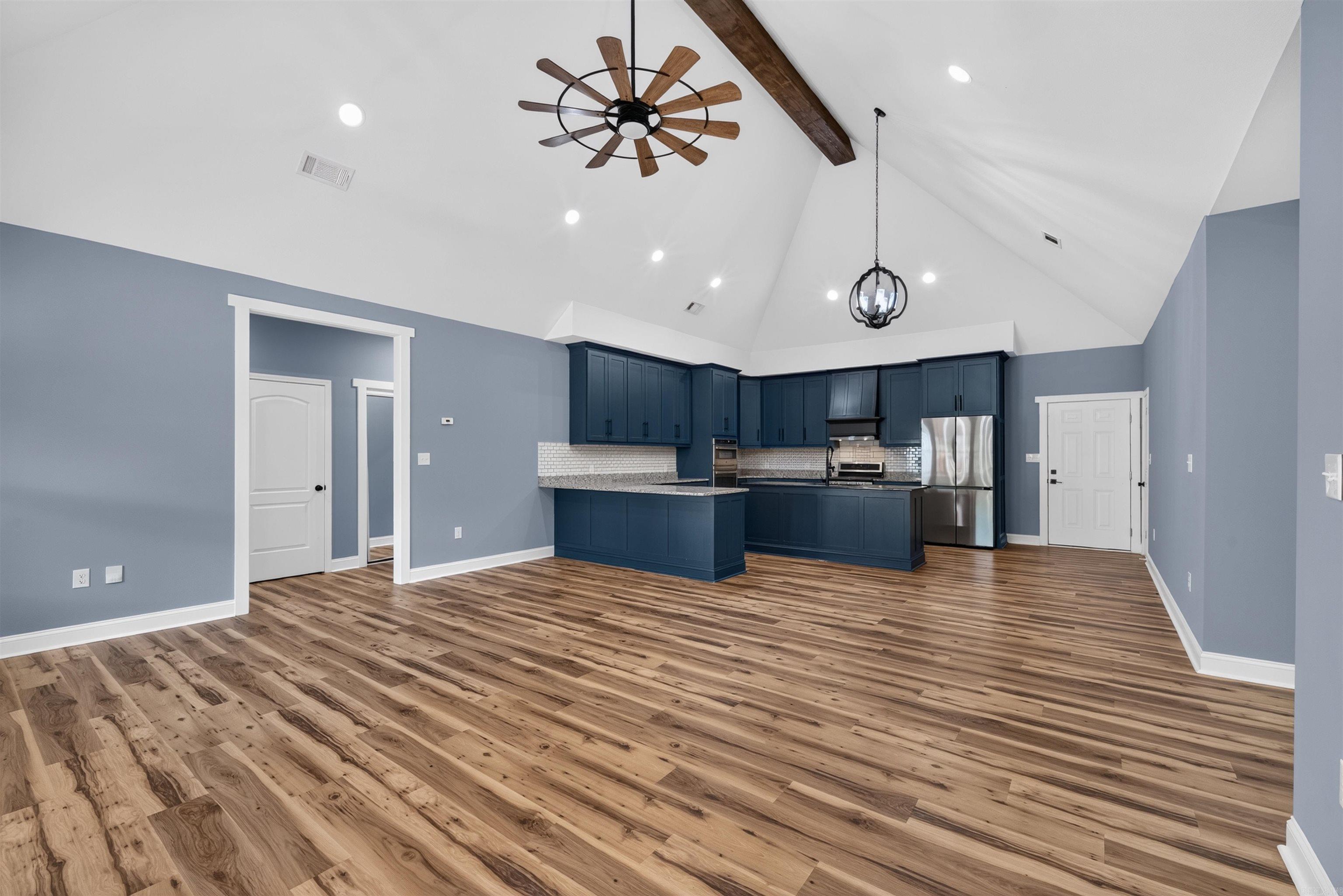 919 Richard Street Property Photo 2
