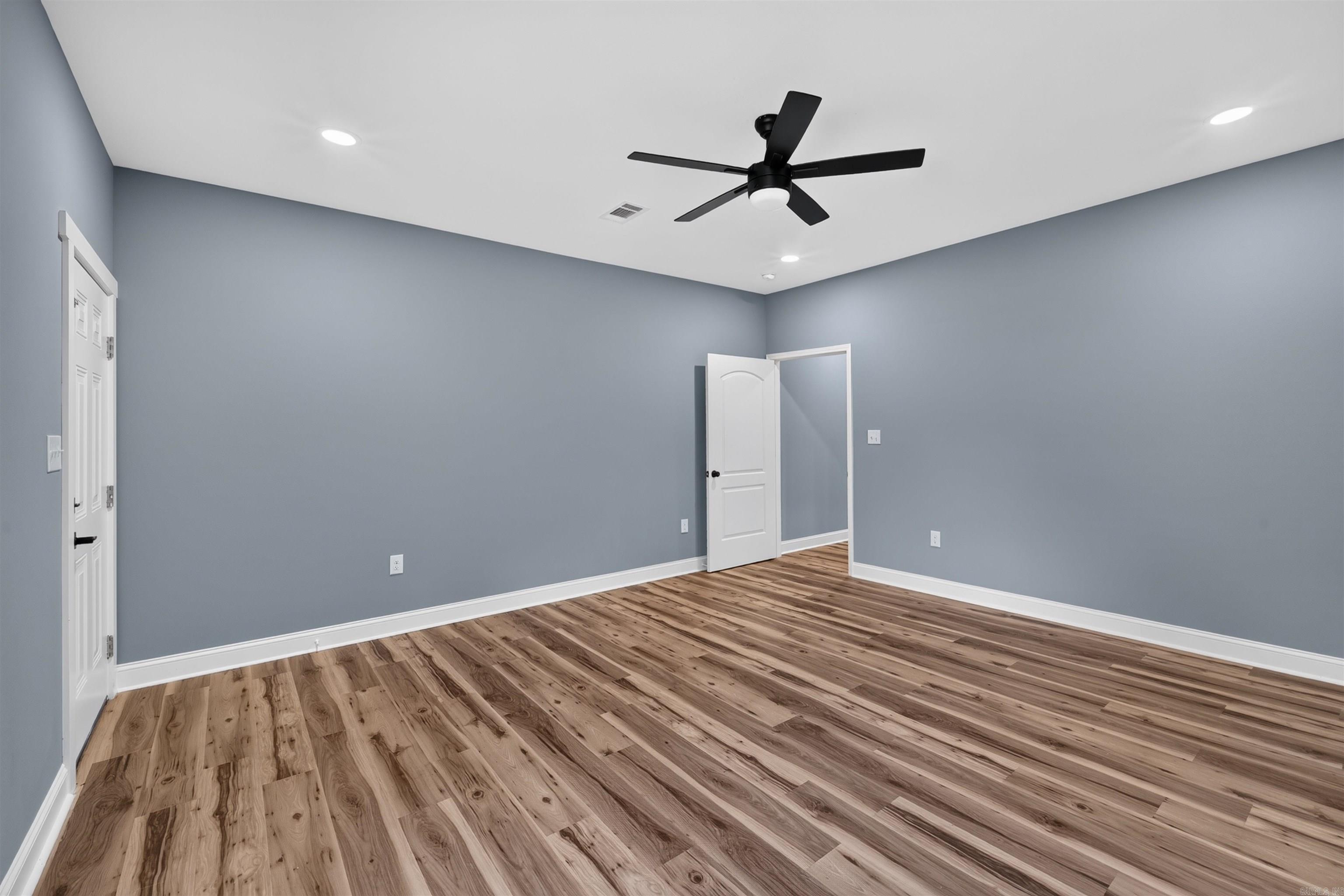 919 Richard Street Property Photo 6